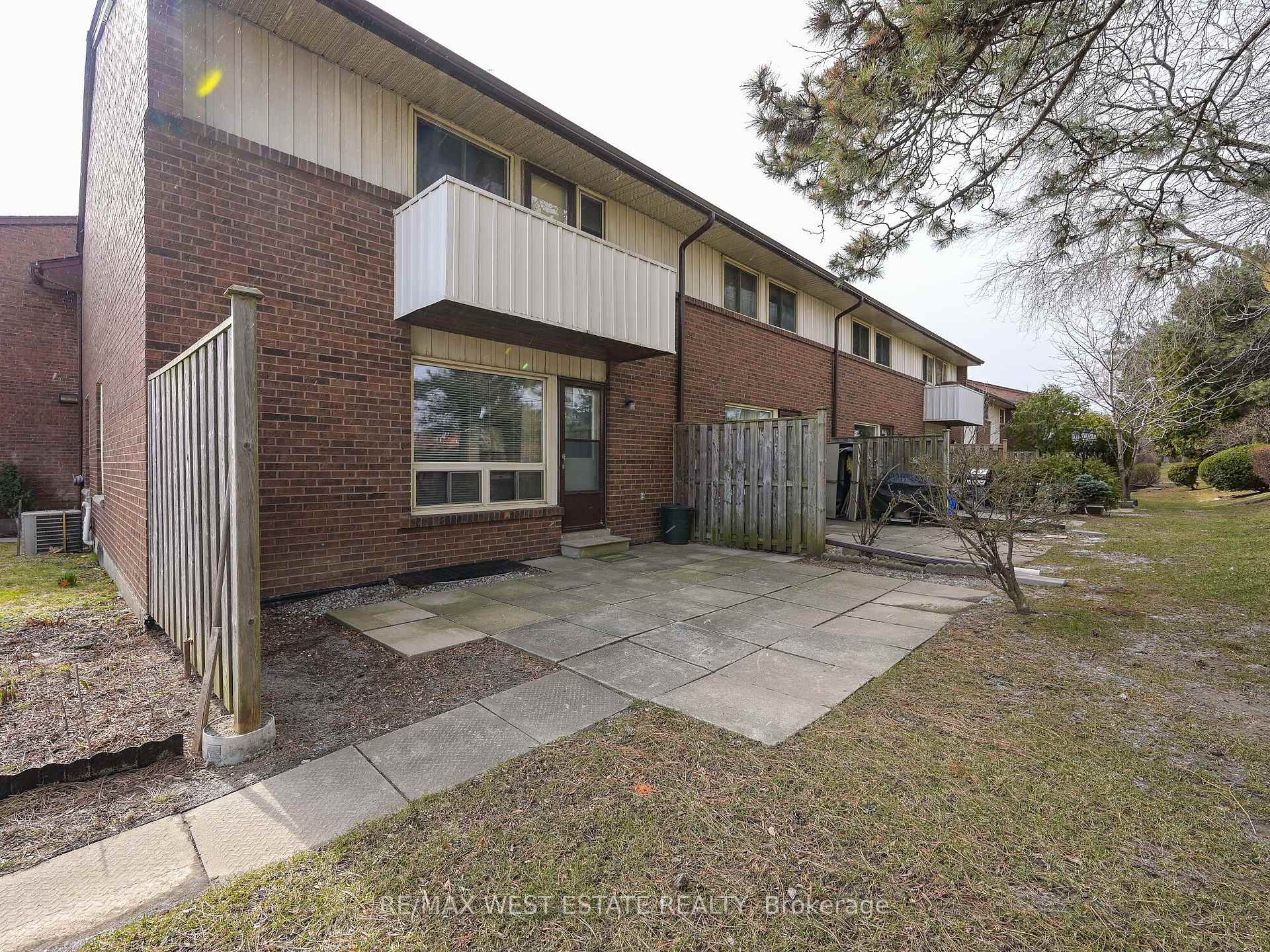 4 Bedrooms Condo at 3665 Flamewood,  Mississauga For sale