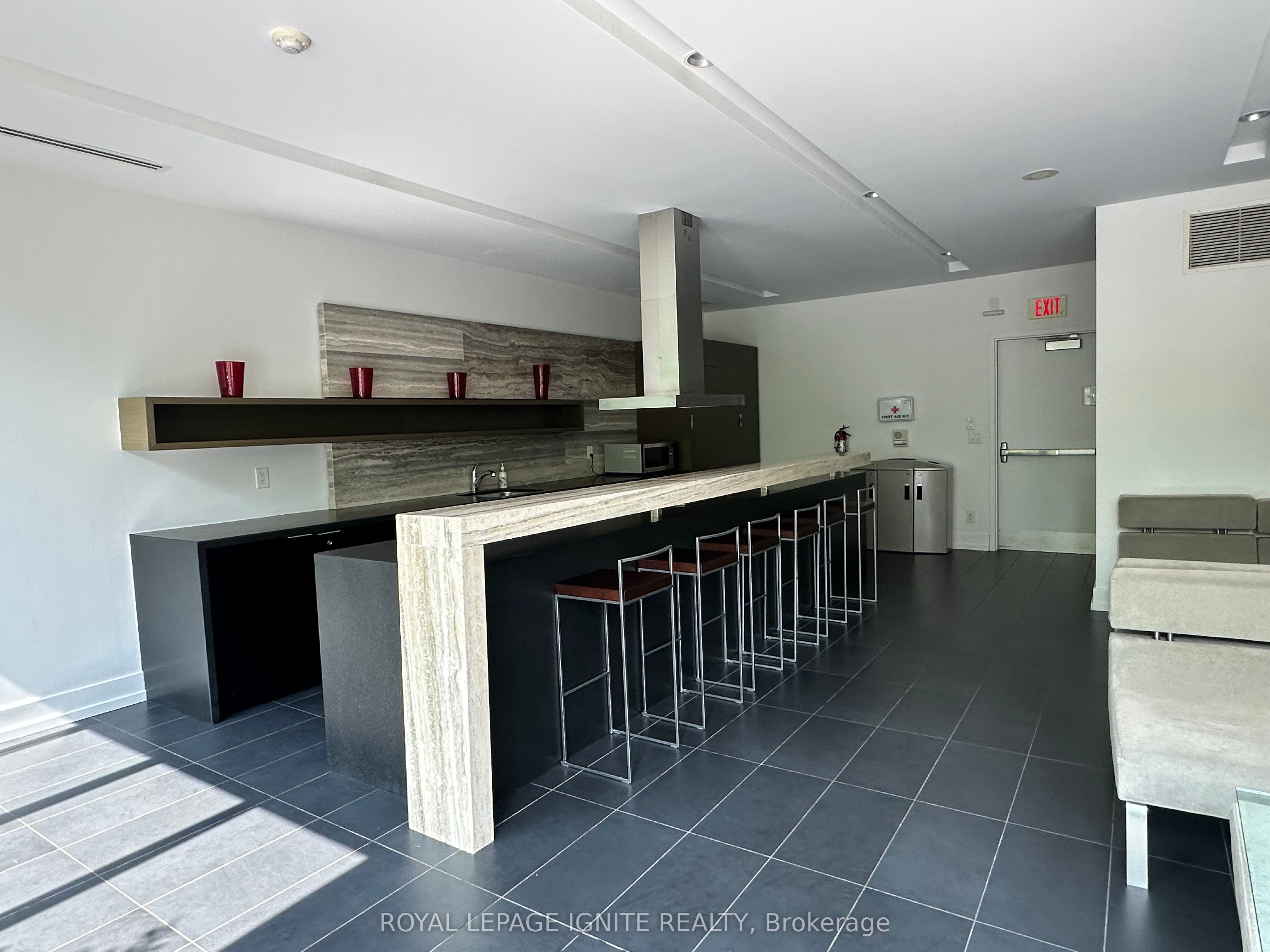 110 Charles Street E, #1809