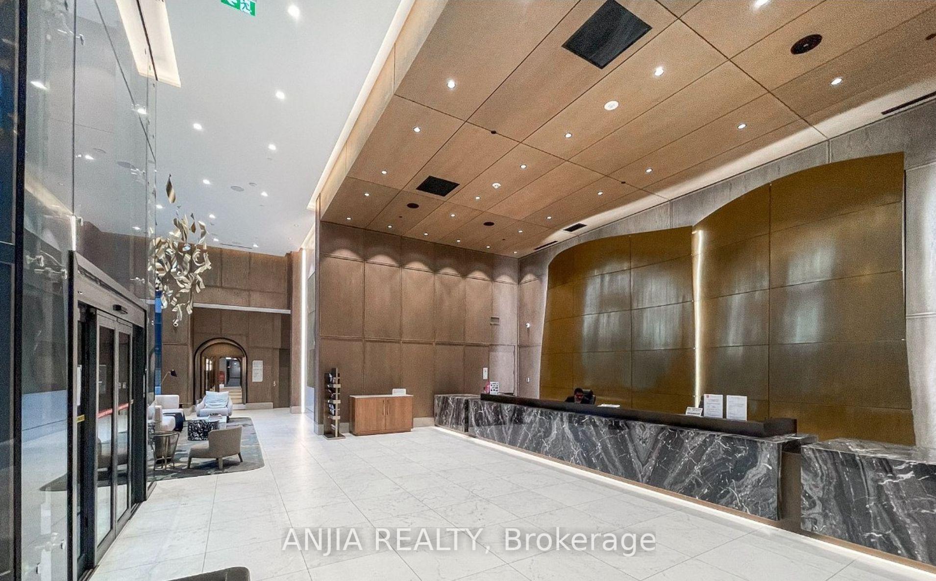 2 Bedrooms Condo at 30 Inn On The Park, Toronto For sale