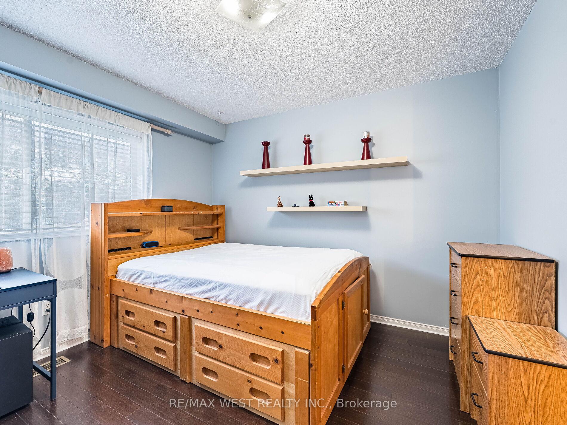 4 Bedrooms Condo at 1168 Arena, Mississauga For sale