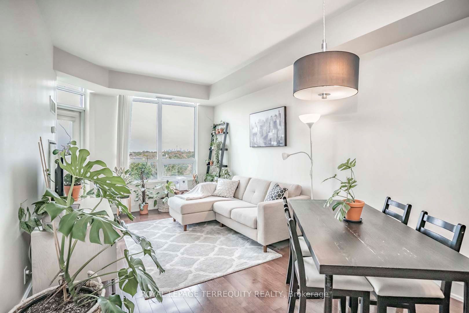 676 Sheppard Avenue E, #607