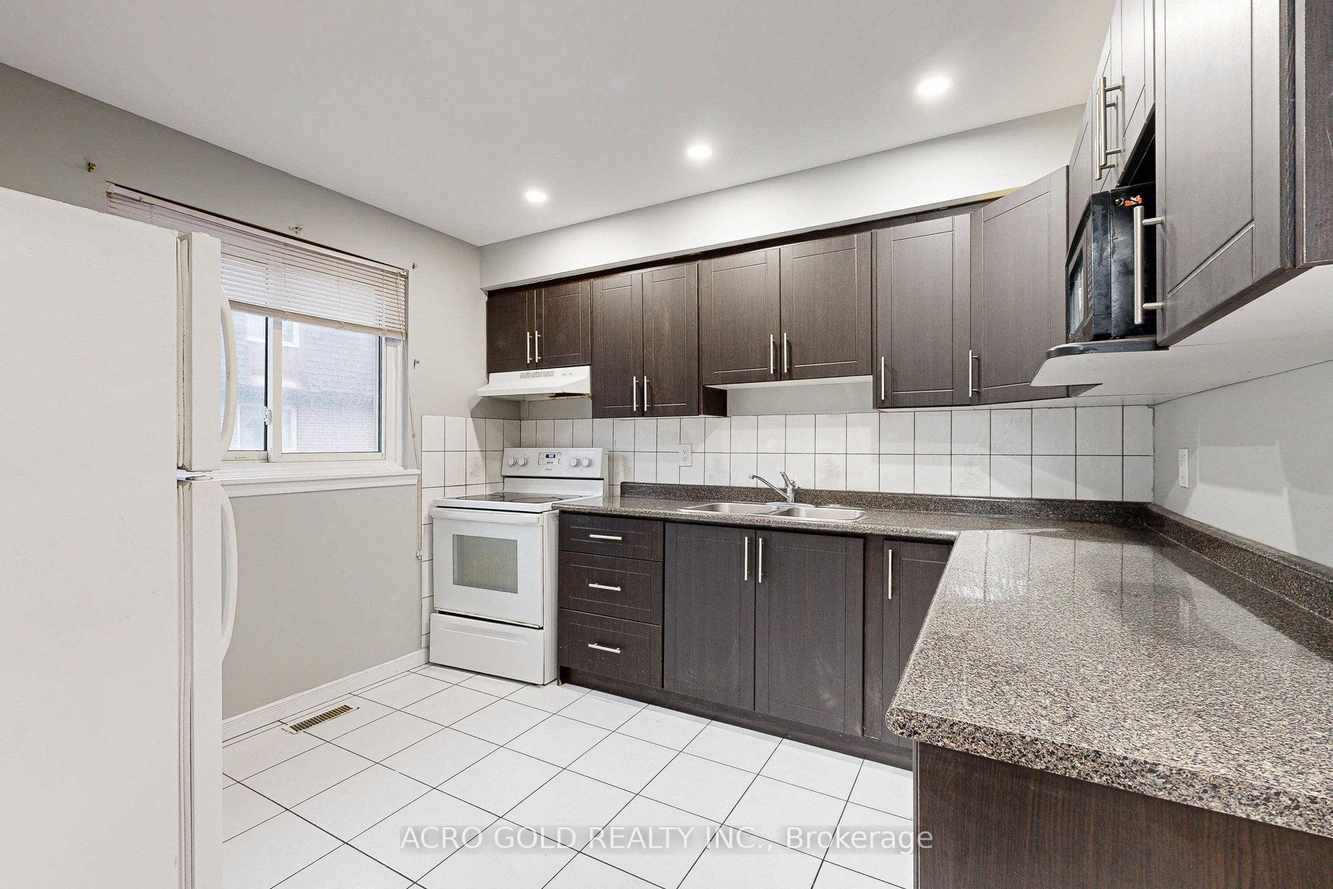 4 Bedrooms Condo at 441 Military,  Toronto For sale