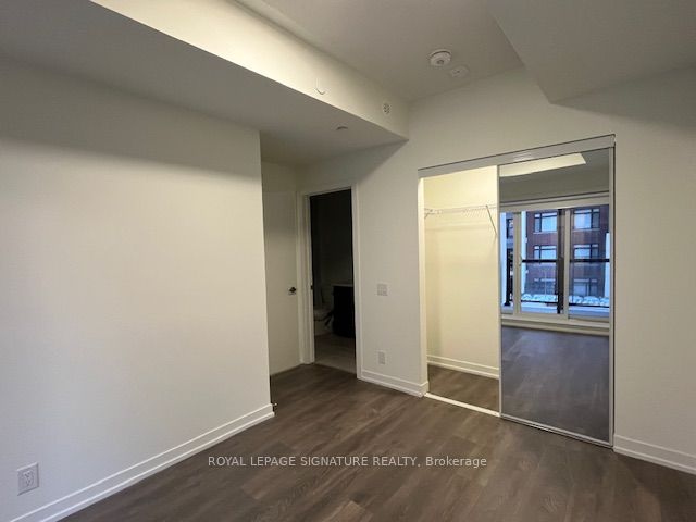 #207 - 125 Canon Jackson Drive, Toronto, ON M6M 0B7