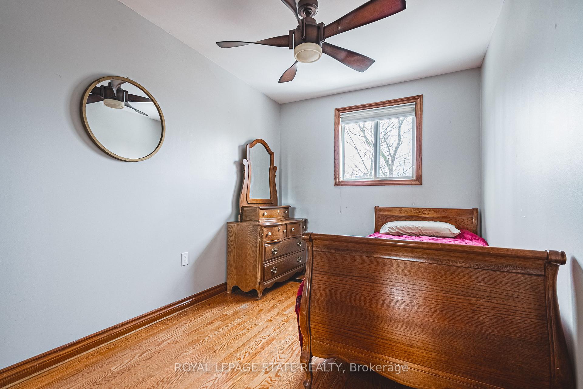 3 Bedrooms Condo at 100 Quigley, Hamilton For sale