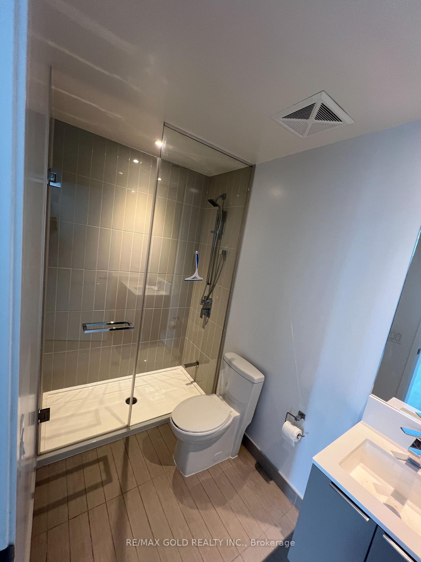 3 Bedrooms Condo at 3900 Confederation,  Mississauga For sale