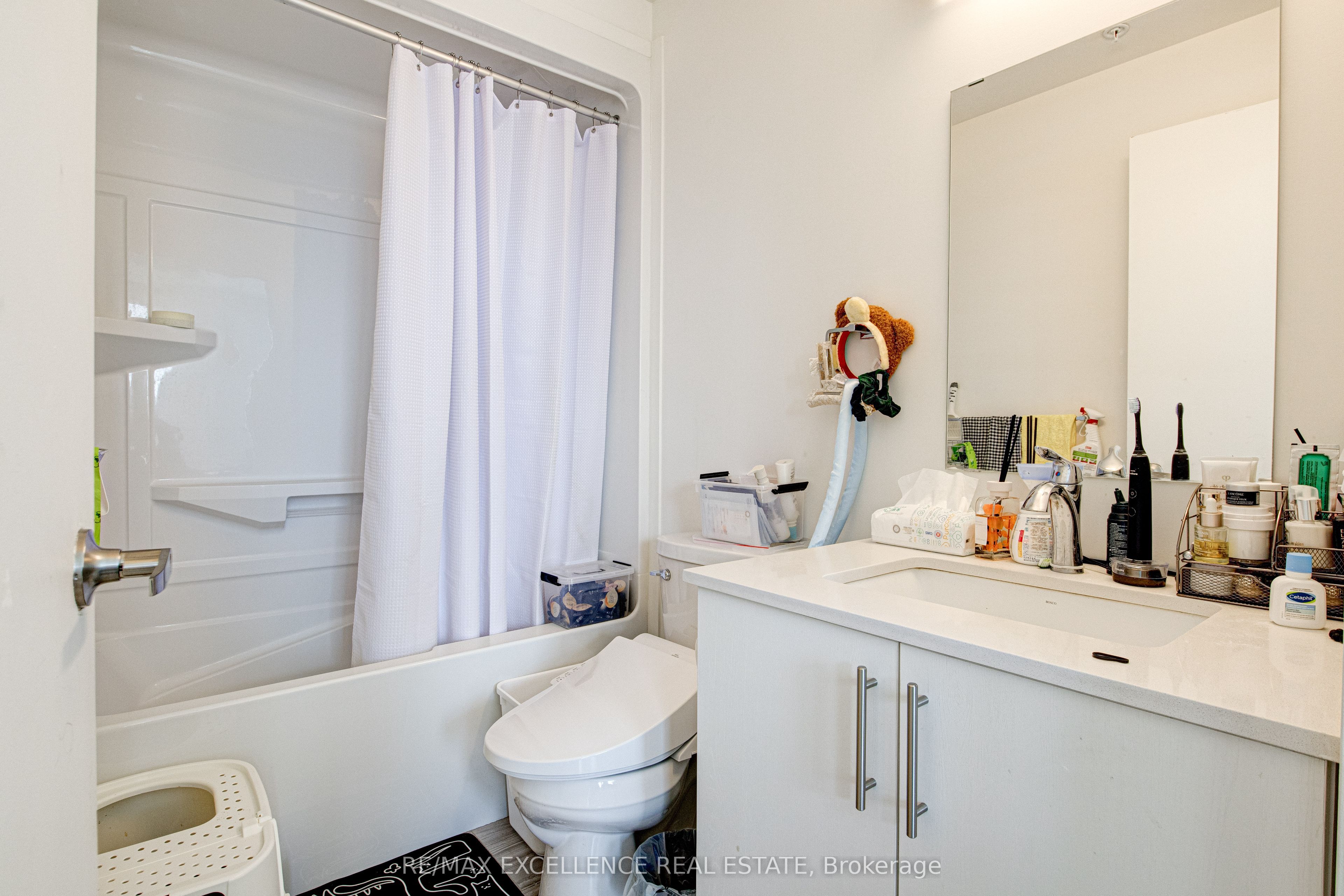 128 King Street N, #1402