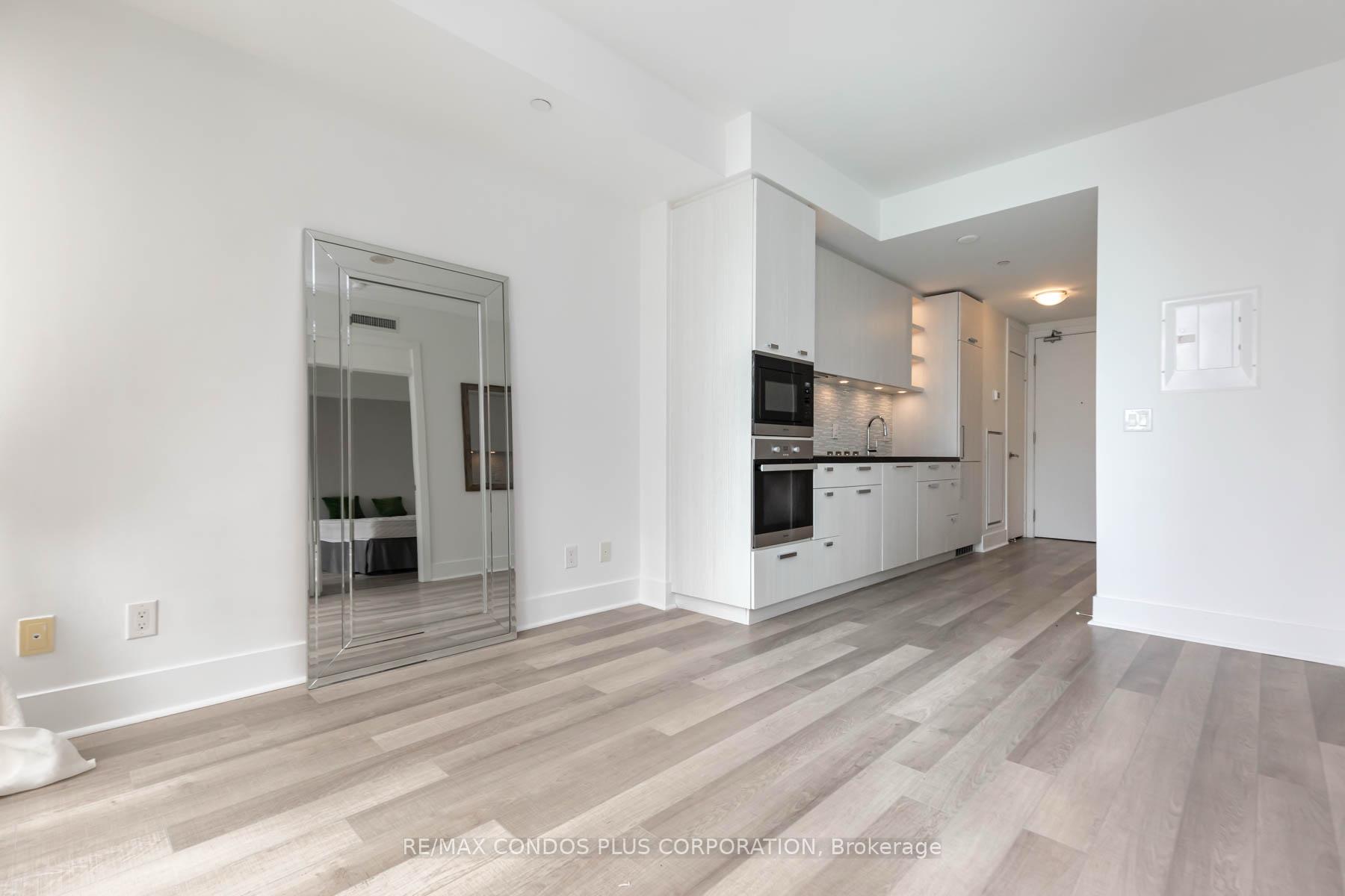 1 Bedroom Condo at 32 Davenport, Toronto For sale
