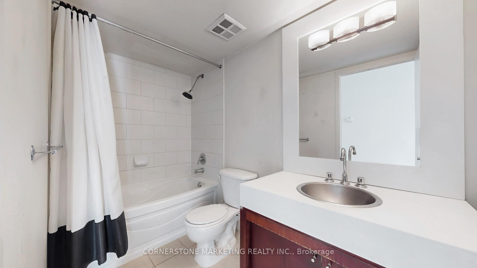 3 Bedrooms Condo at 81 Navy Wharf, Toronto For sale
