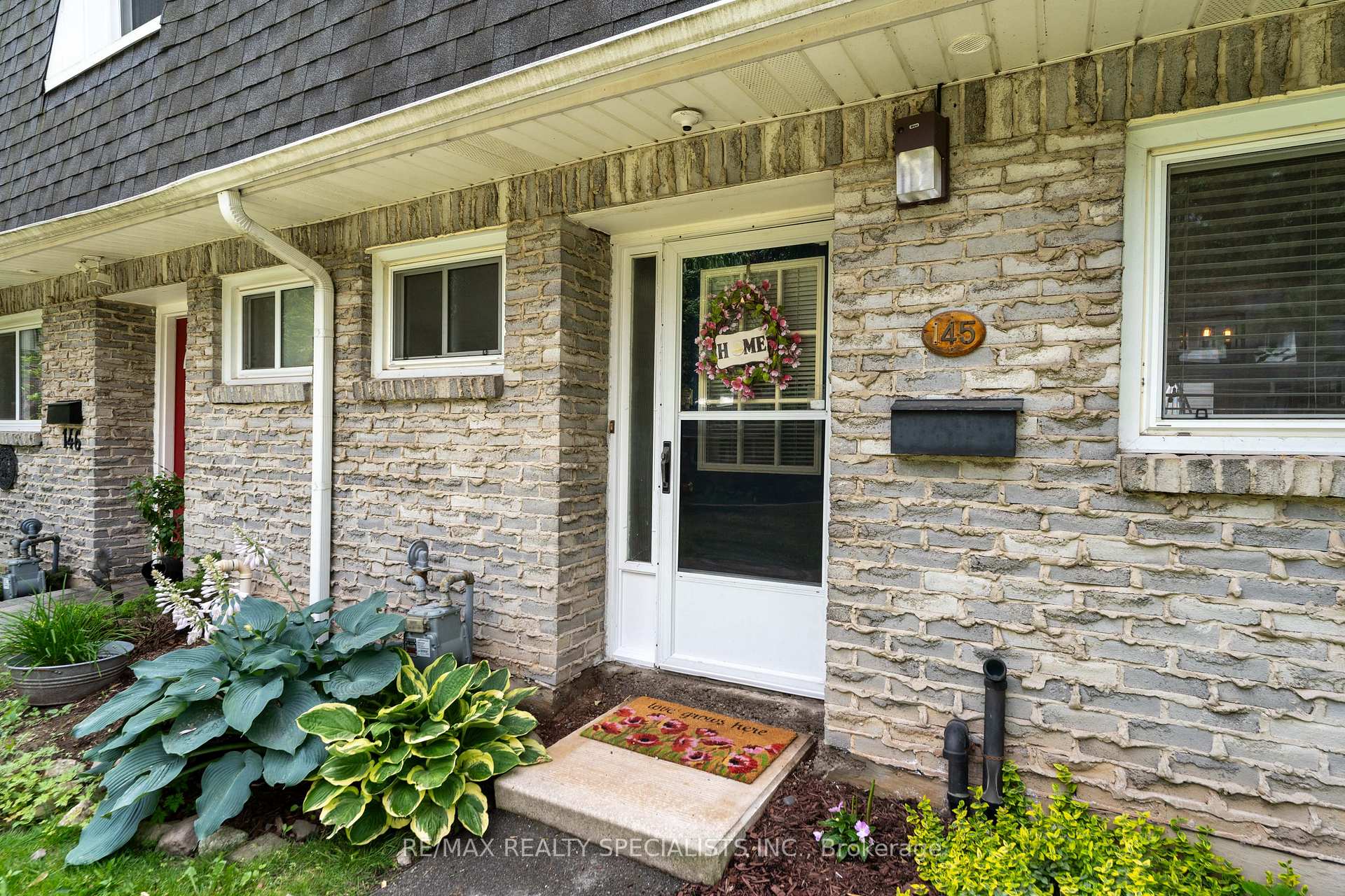 3 Bedrooms Condo at 2050 Upper Middle, Burlington For sale