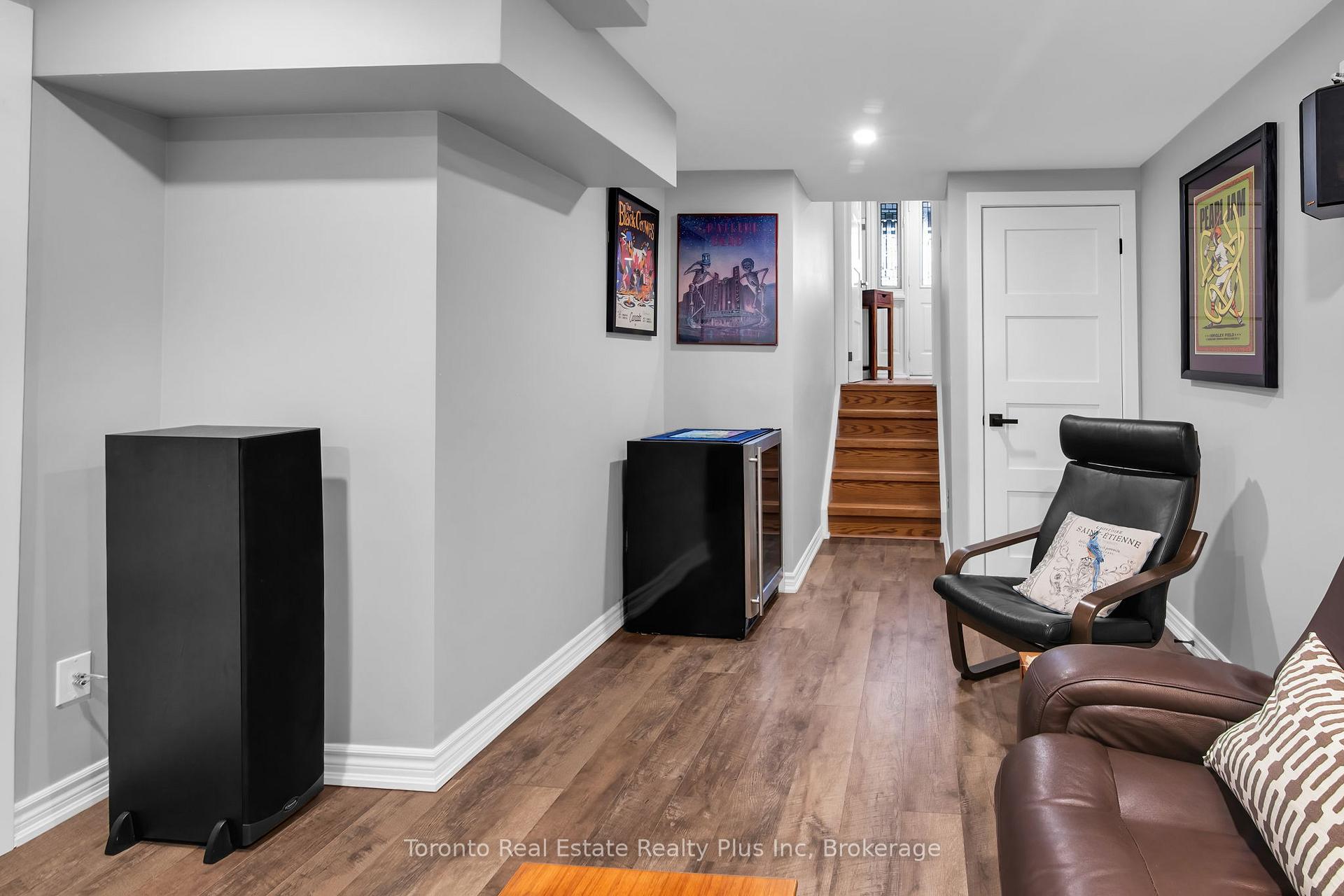 3 Bedrooms Condo at 400 Bloor, Mississauga For sale