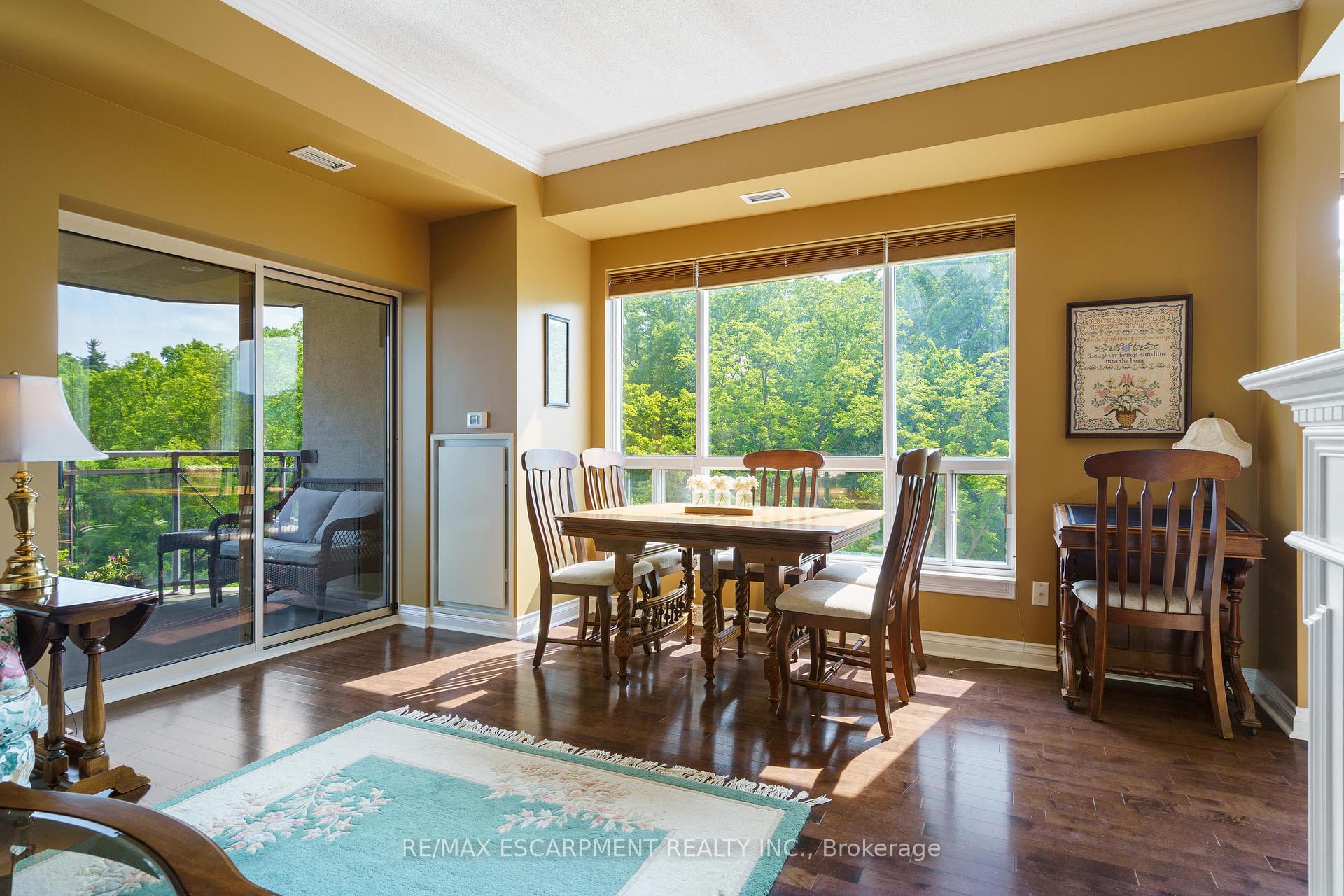 2 Bedrooms Condo at 4000 Creekside, Hamilton For sale