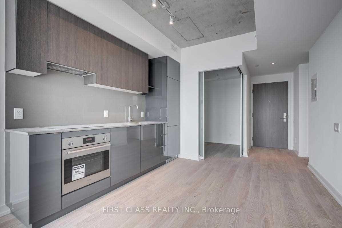 2 Bedrooms Condo at 161 Roehampton,  Toronto For sale