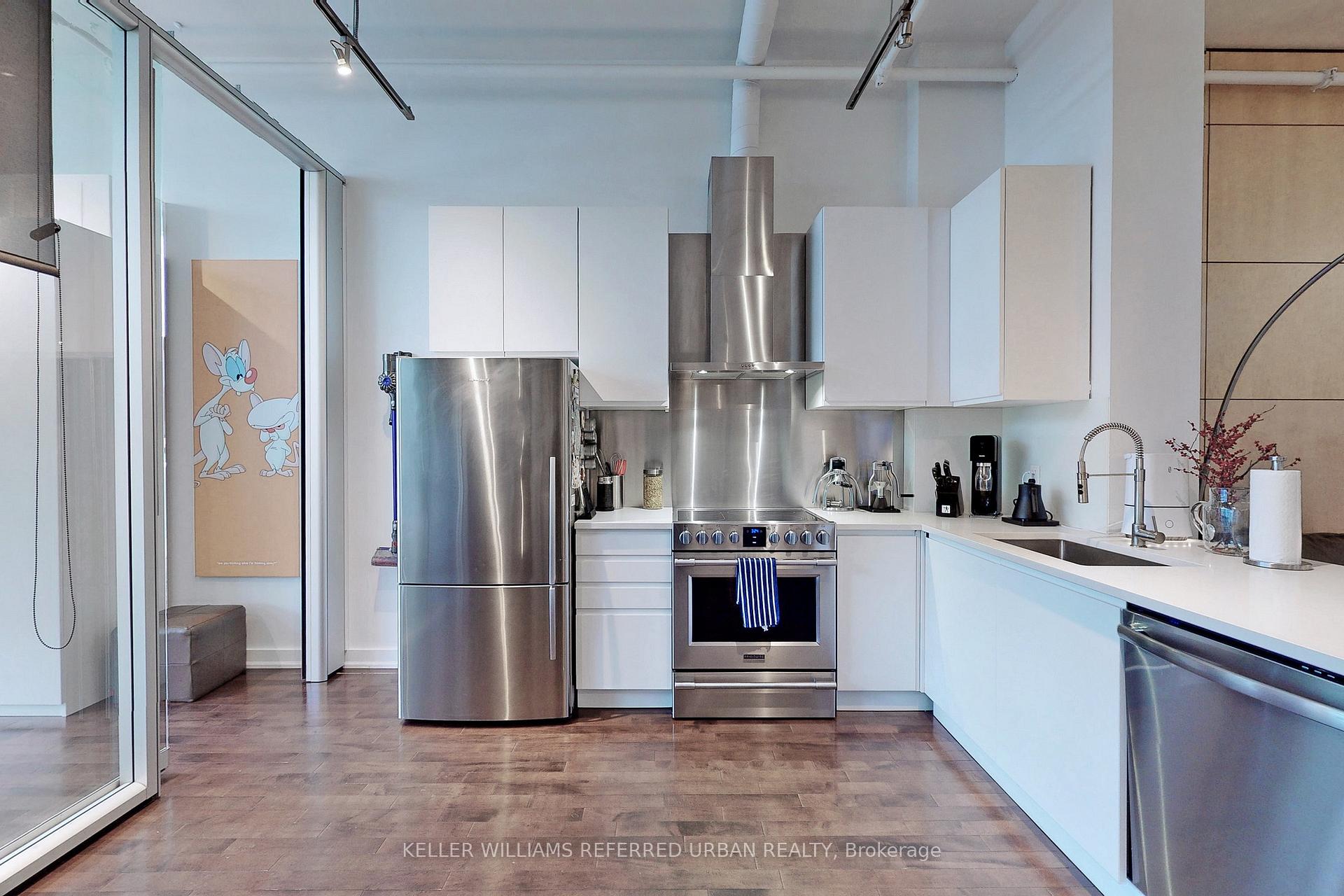 2 Bedrooms Condo at 43 Hanna, Toronto For sale
