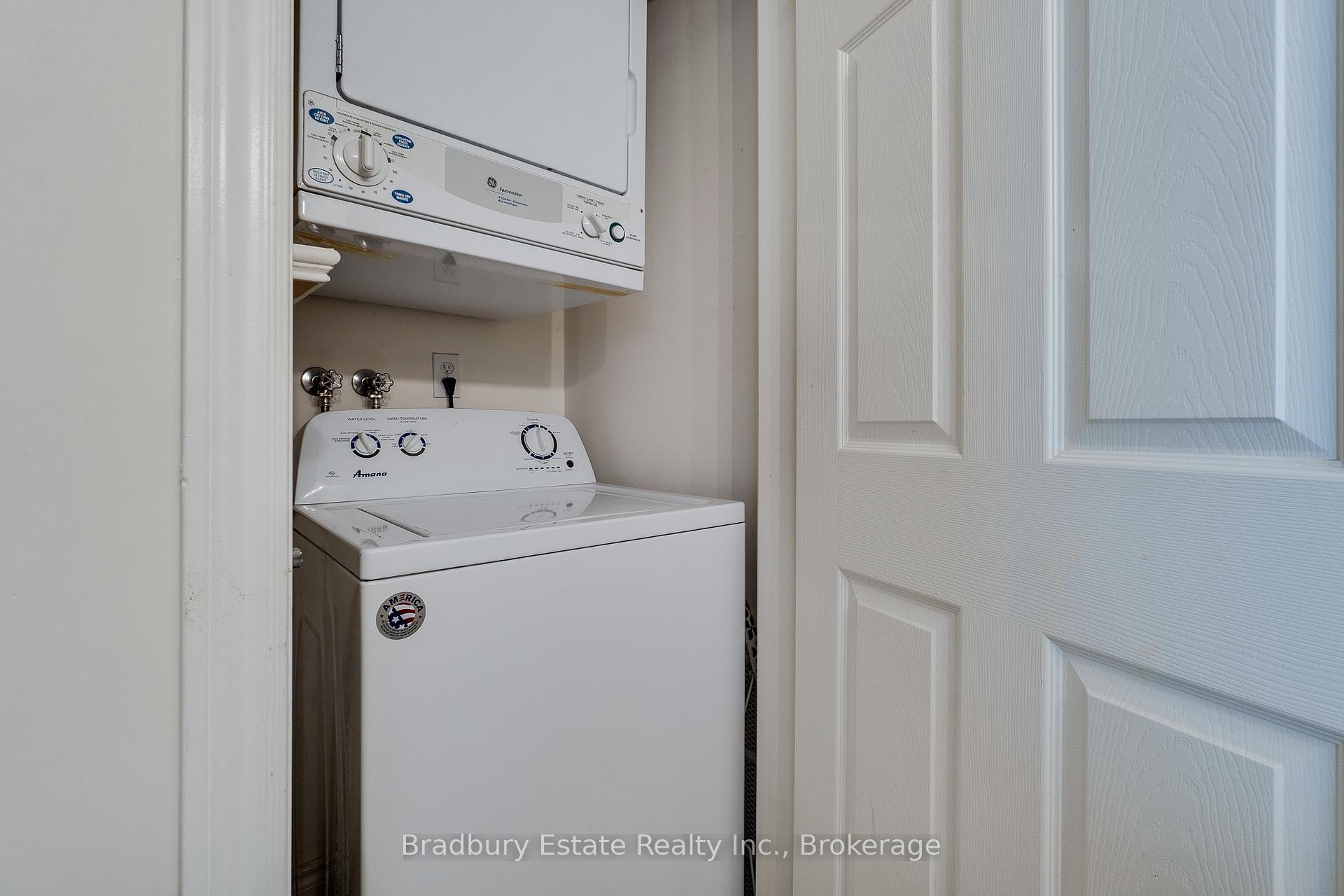 2 Bedrooms Condo at 2045 Appleby,  Burlington For sale