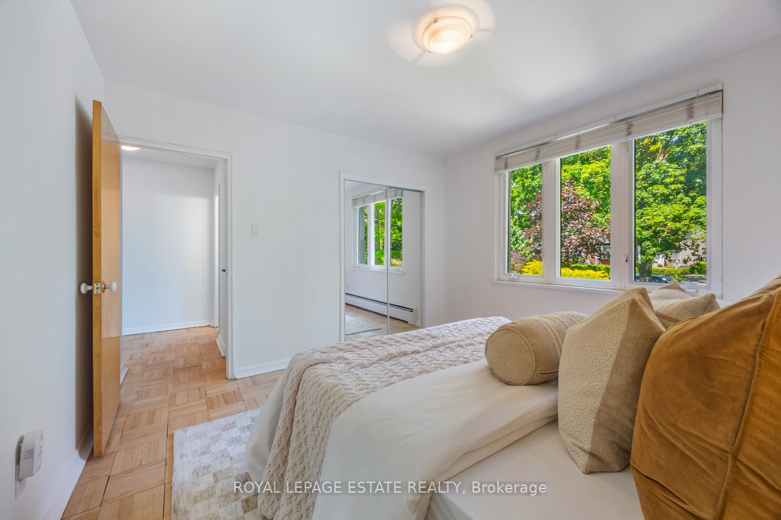 2 Bedrooms Co-op at 21 Benlamond, Toronto For sale