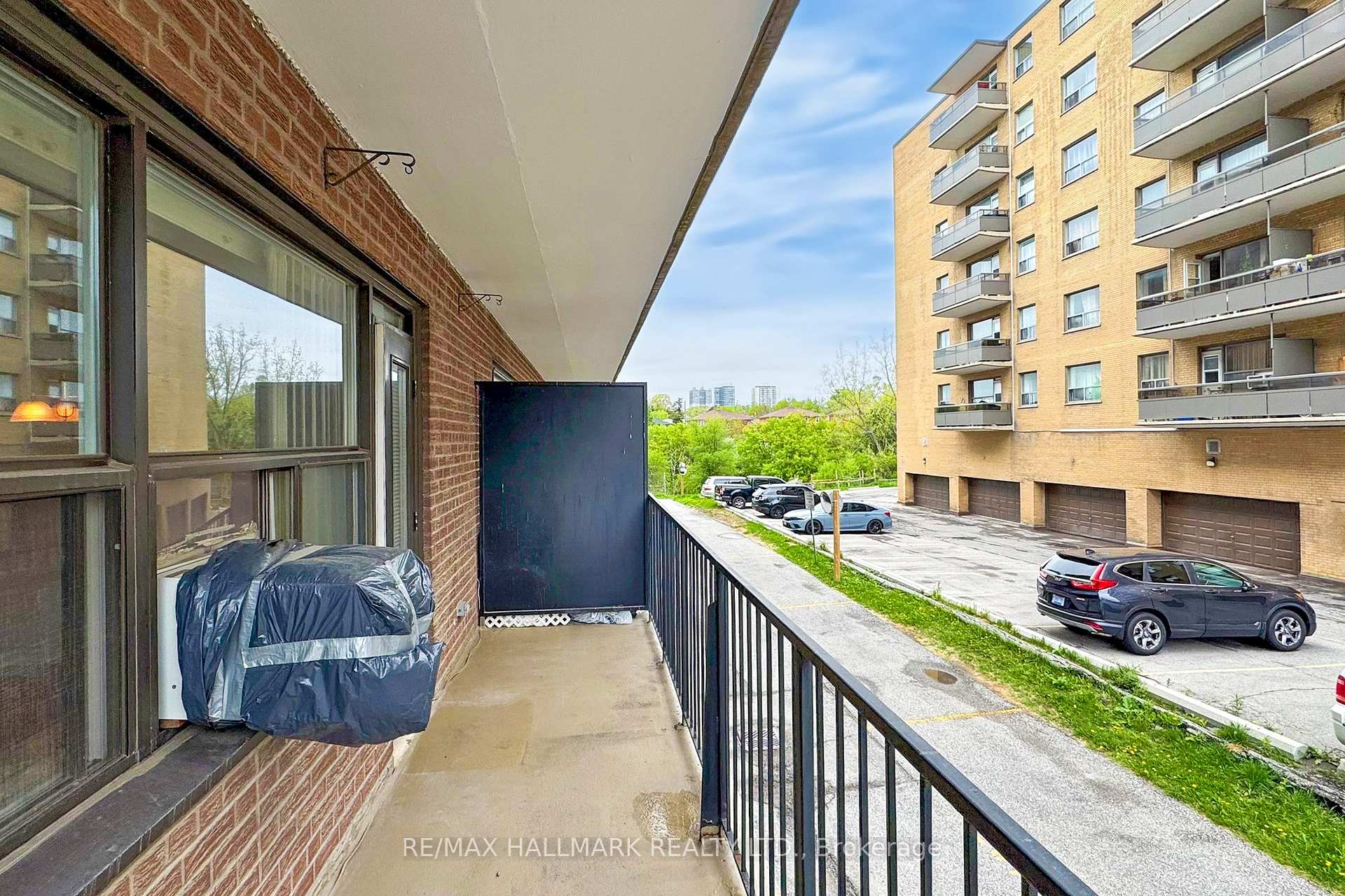 2 Bedrooms Condo at 50 Gulliver, Toronto For sale