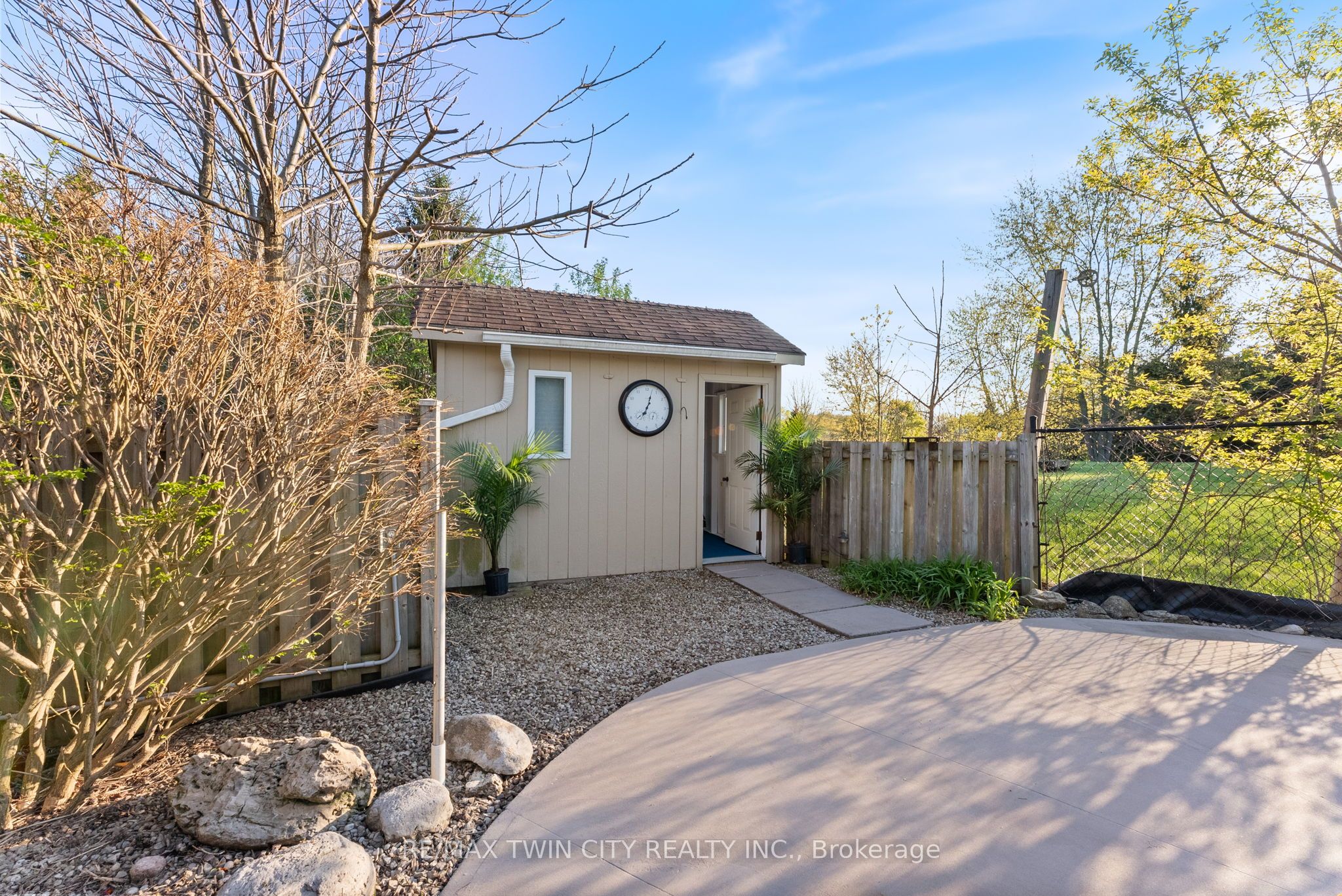 37 River Road