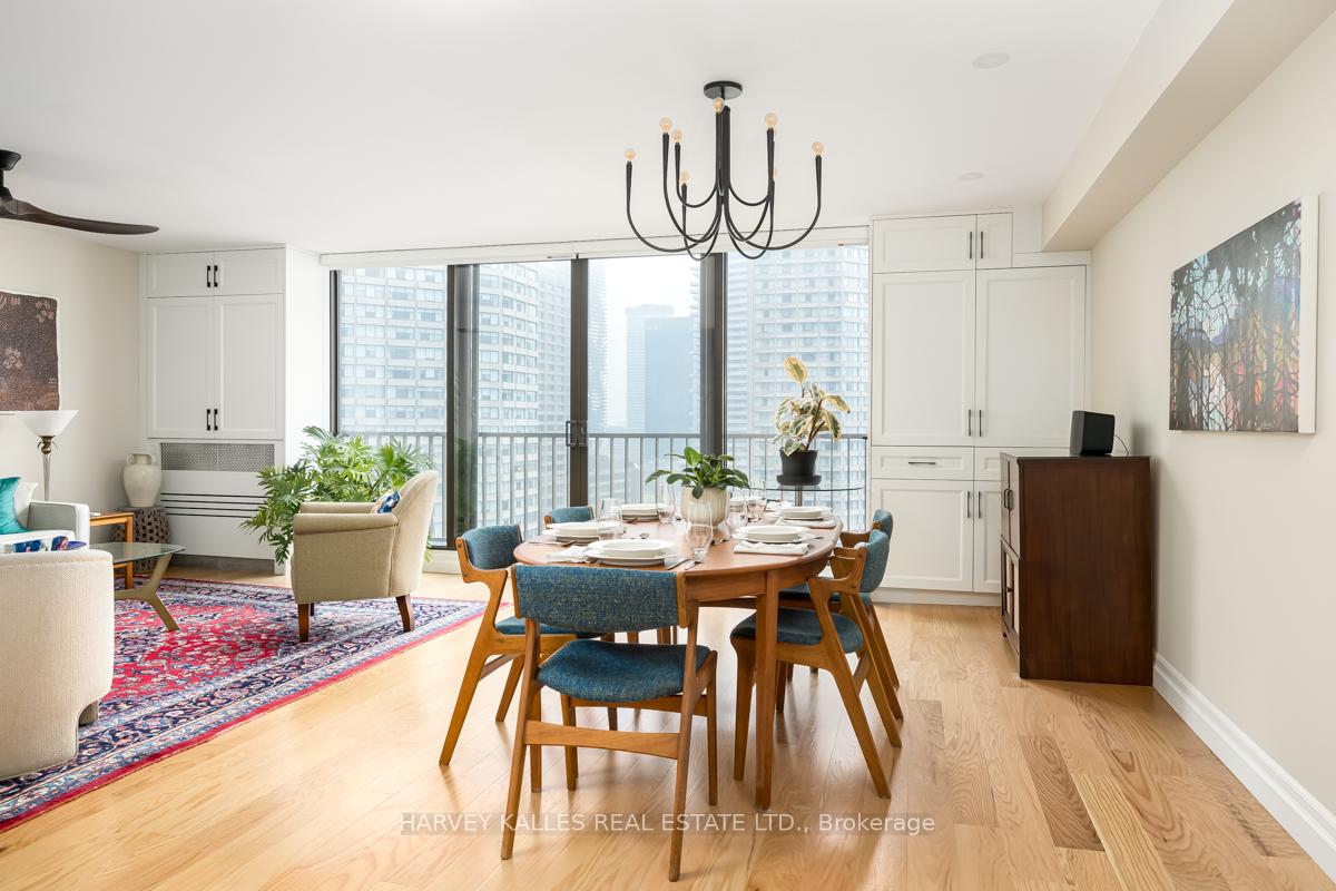 3 Bedrooms Condo at 33 Harbour, Toronto For sale