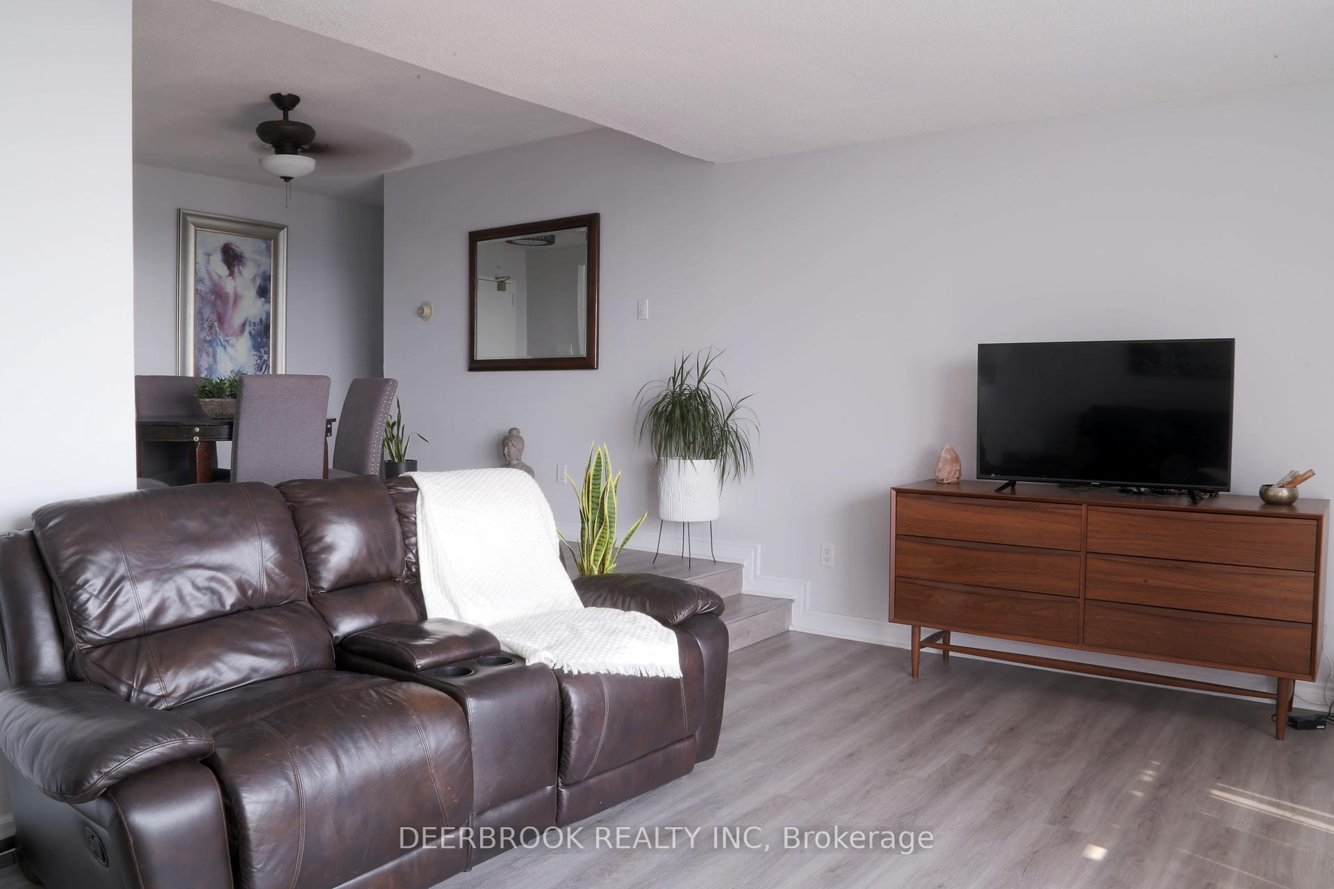 3 Bedrooms Condo at 1338 York Mills, Toronto For sale