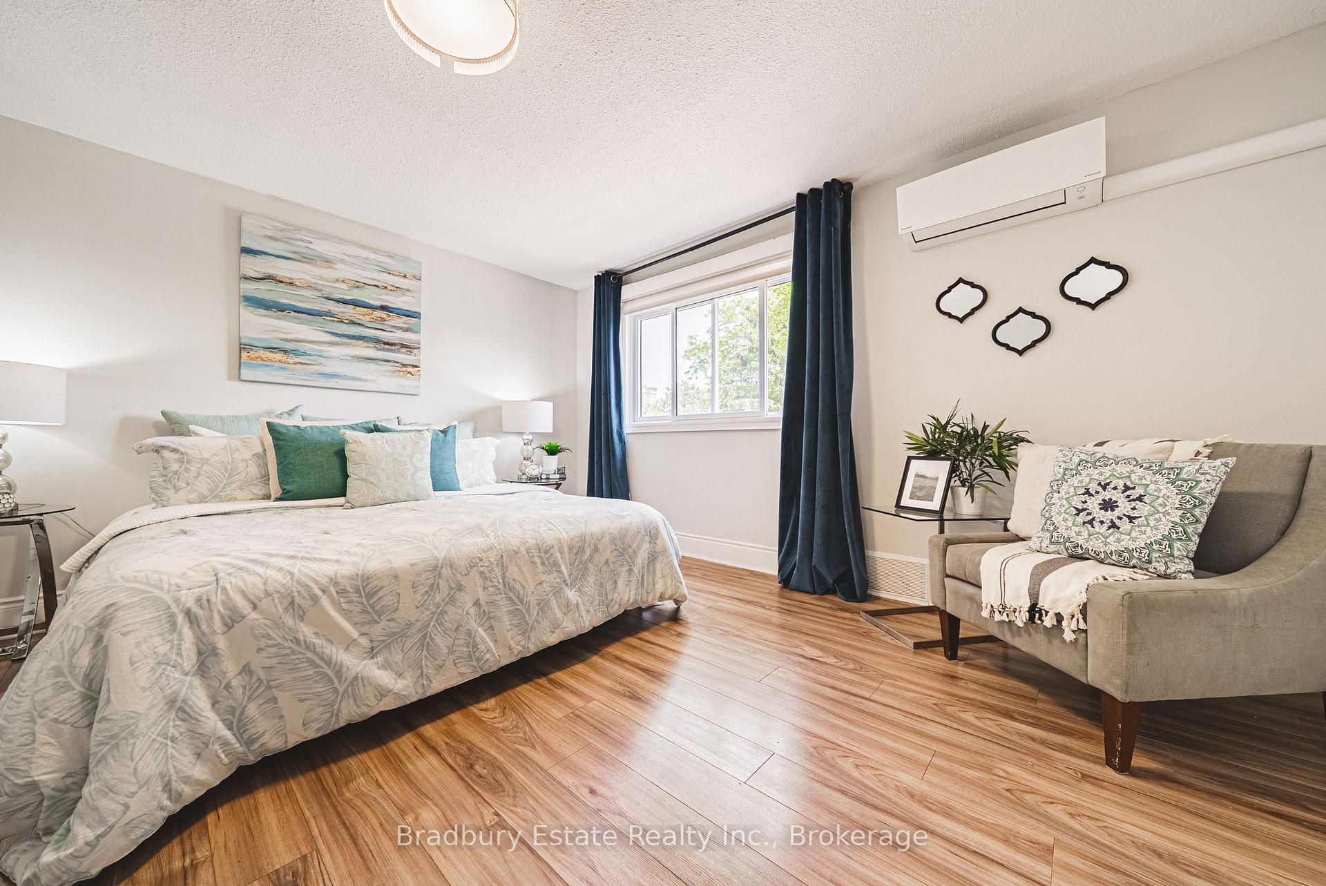 3 Bedrooms Condo at 1489 Ester, Burlington For sale