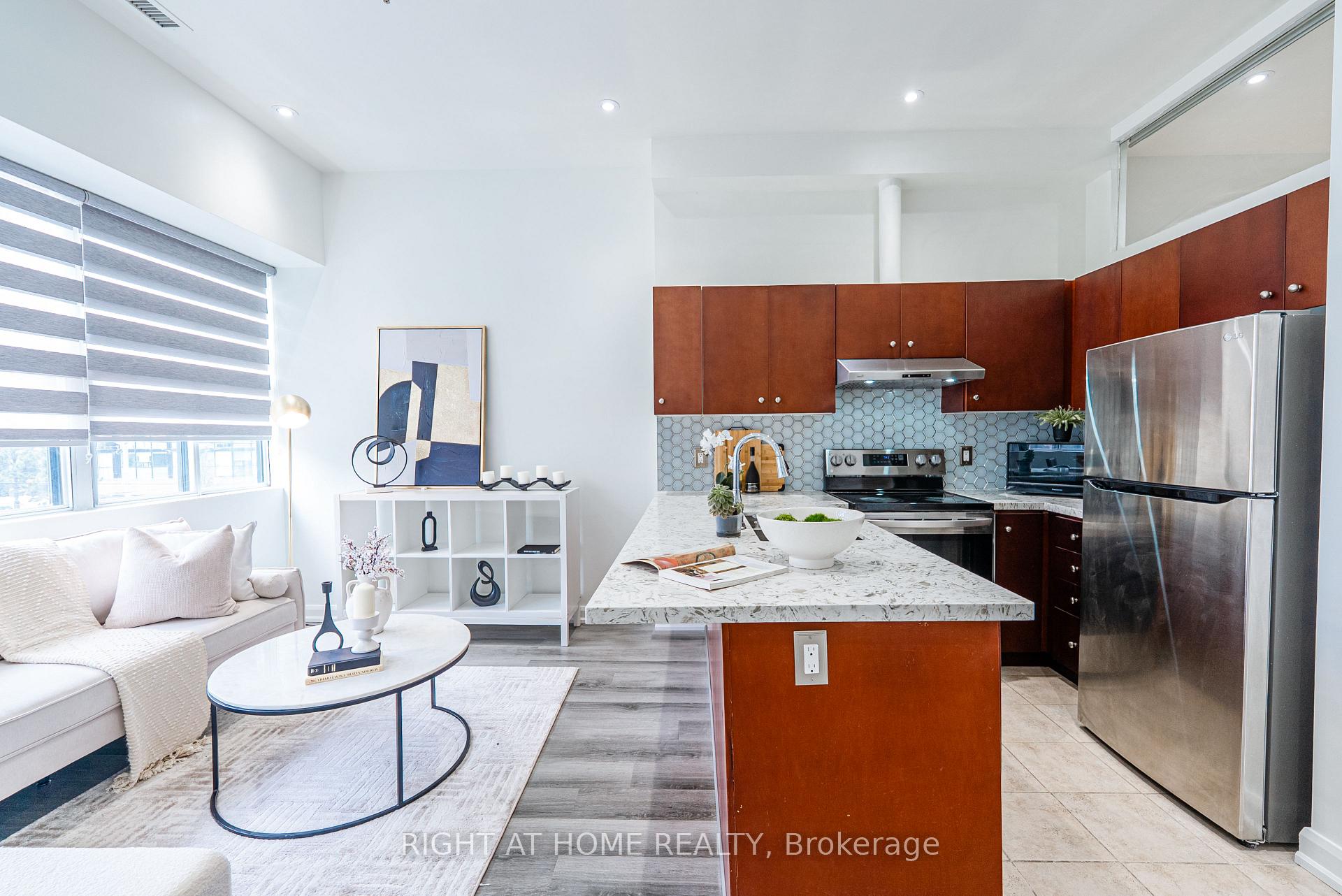 2 Bedrooms Condo at 700 King, Toronto For sale