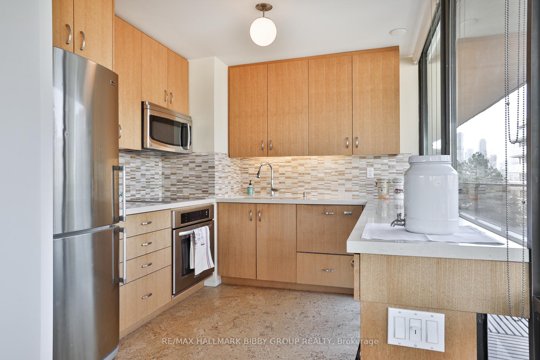 2 Bedrooms Co-op at 20 Avoca, Toronto For sale