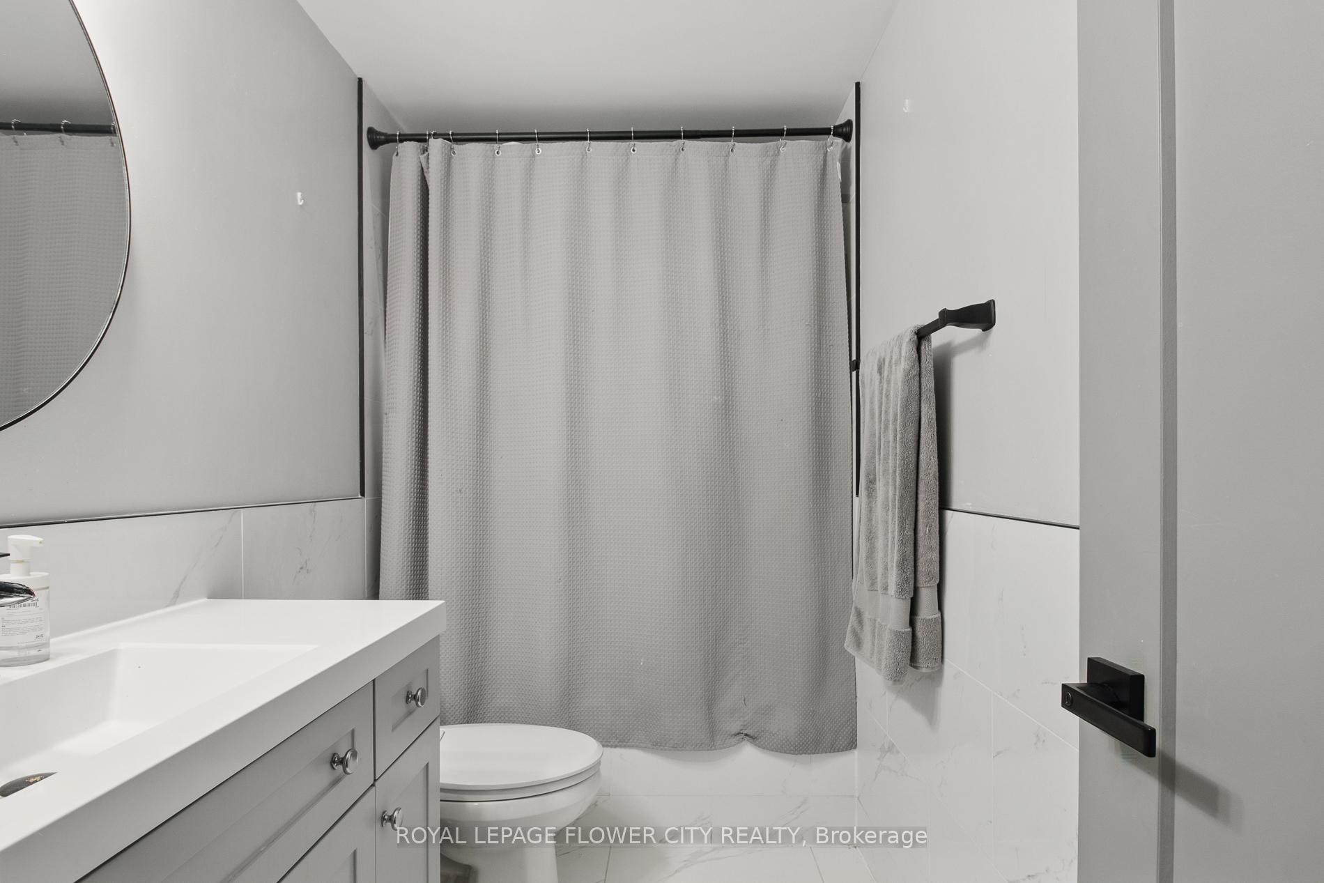 3 Bedrooms Condo at 151 Gateshead, Hamilton For sale