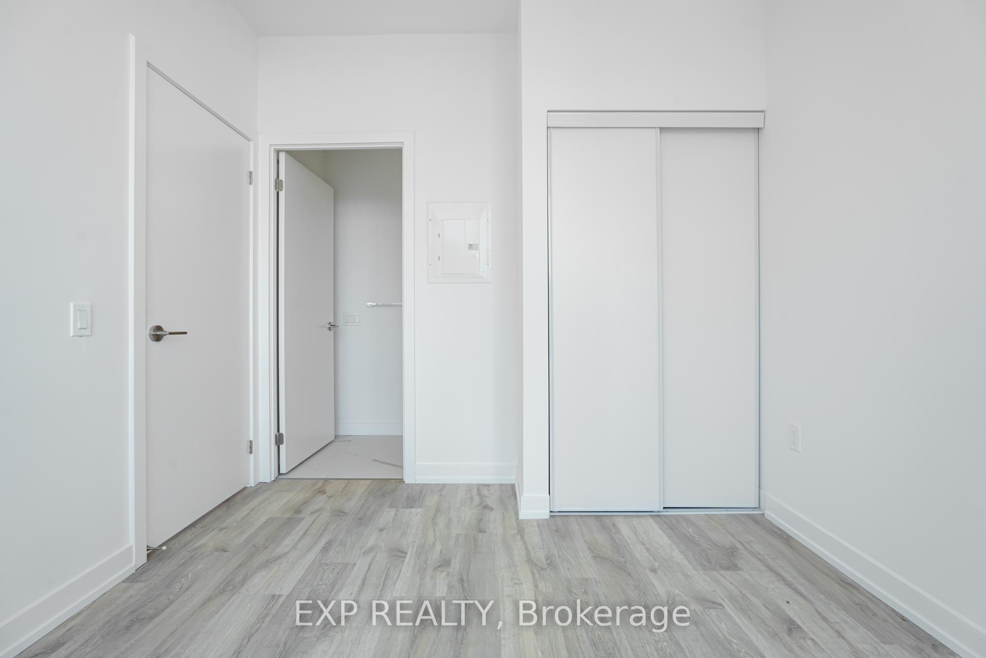 3 Bedrooms Condo at 8 Olympic Gdn S, Toronto For sale