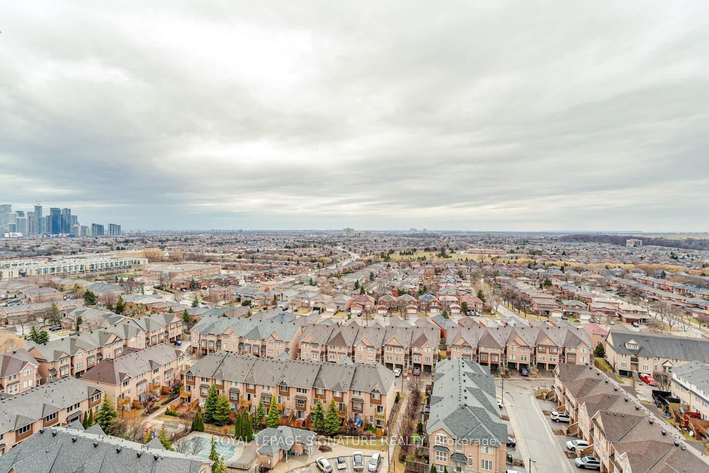 2 Bedrooms Condo at 55 Strathaven, Mississauga For sale