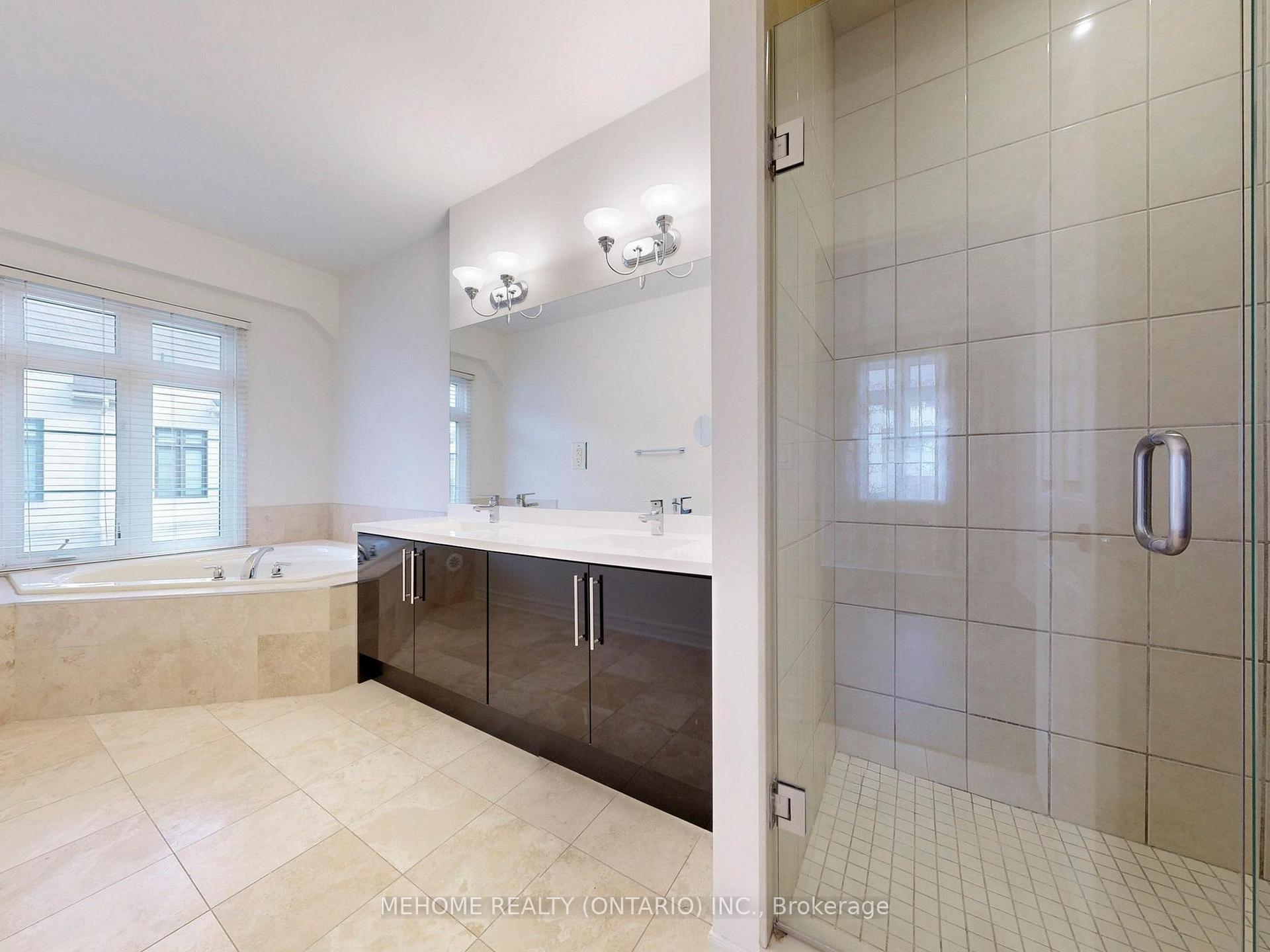 3 Bedrooms Condo at 7 Brighton, Vaughan For sale