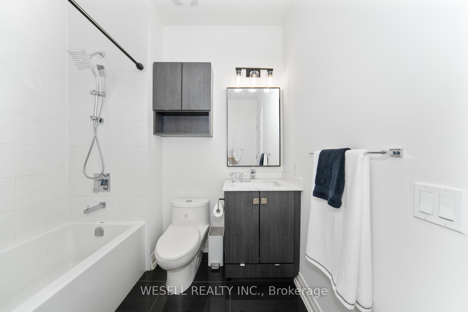 2 Bedrooms Condo at 8167 Kipling,  Vaughan For sale