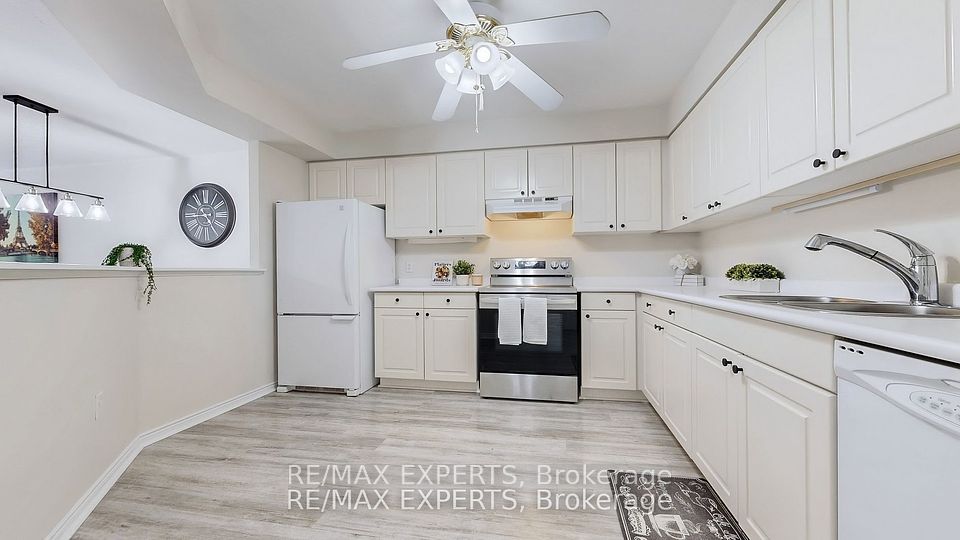 85 Wellington Street W 211