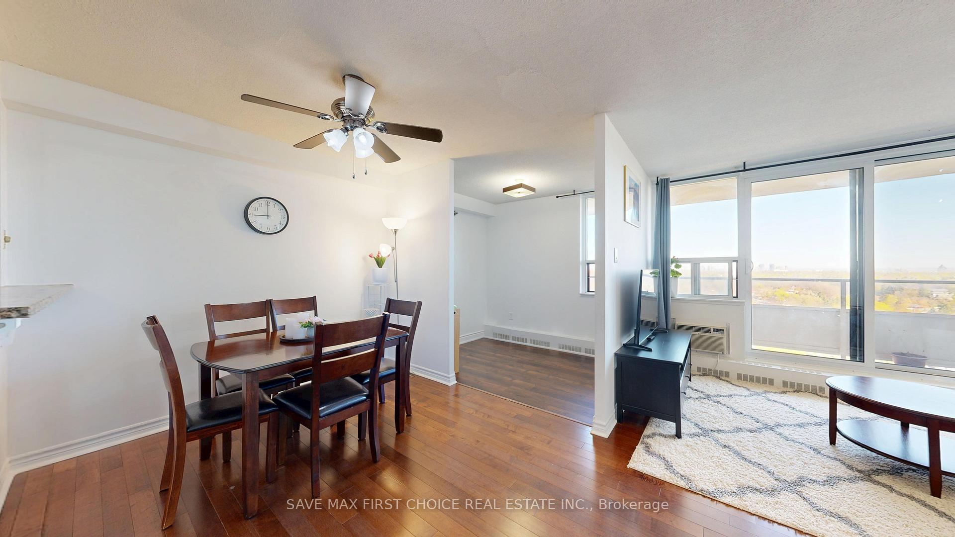 3 Bedrooms Condo at 15 Torrance, Toronto For sale