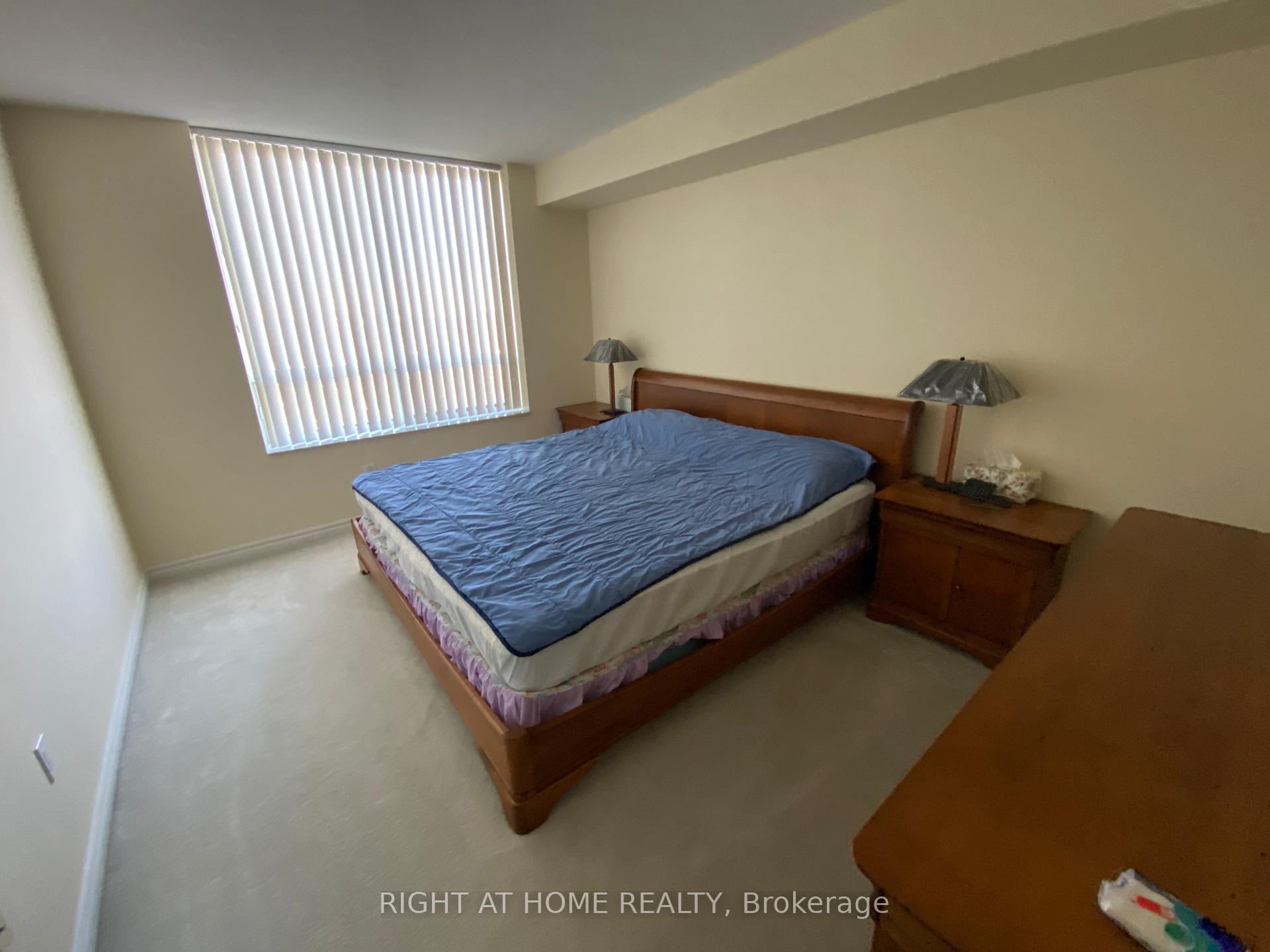 3 Bedrooms Condo at 18 Sommerset,  Toronto For sale