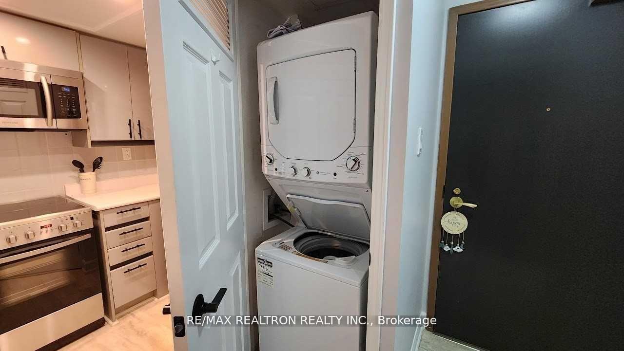 1 Bedroom Condo at 7 Broadway, Toronto For sale