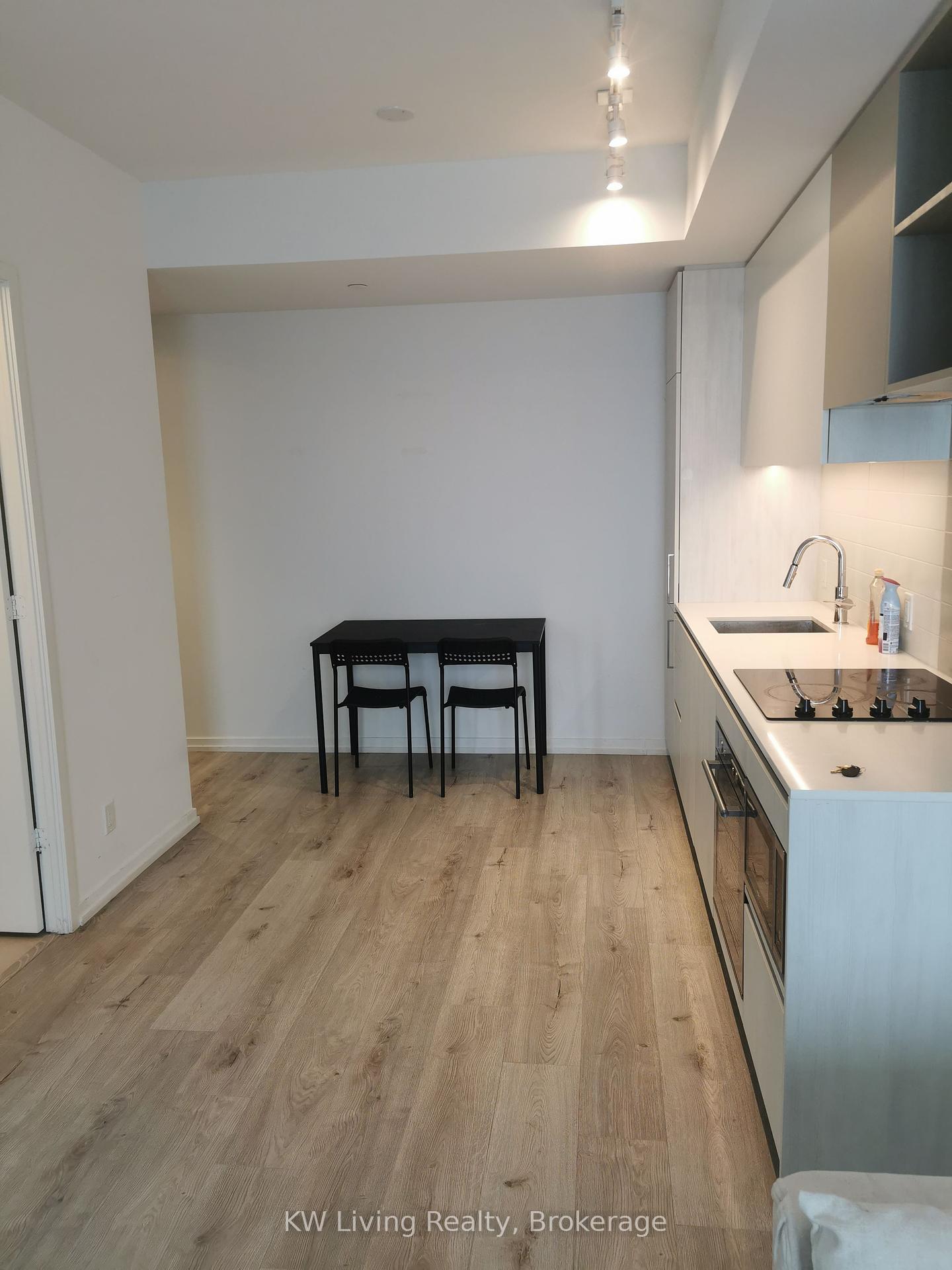 1 Bedroom Condo at 1000 Portage,  Vaughan For sale
