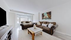 85 Wellington Street W 211