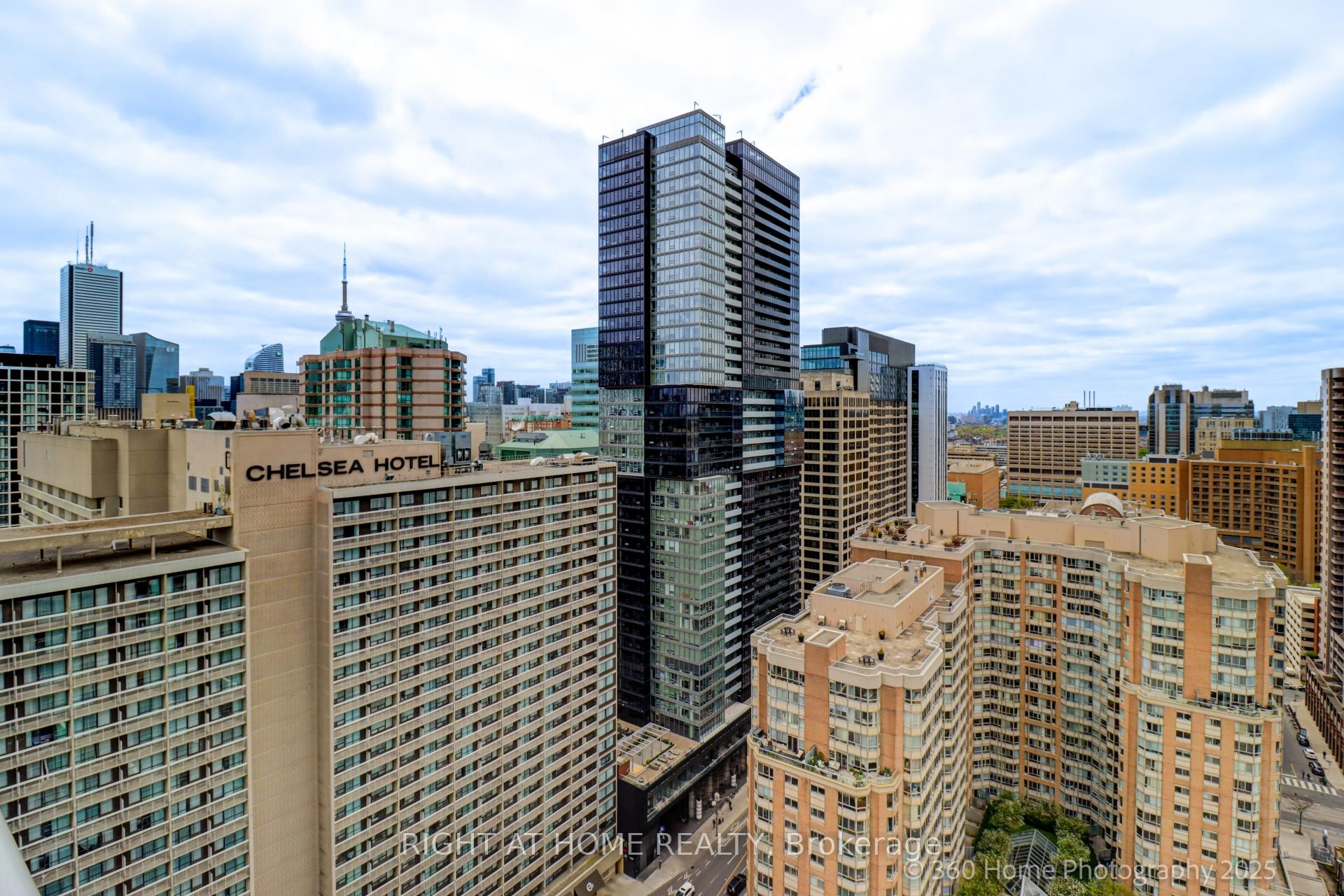 2 Bedrooms Condo at 386 Yonge, Toronto For sale