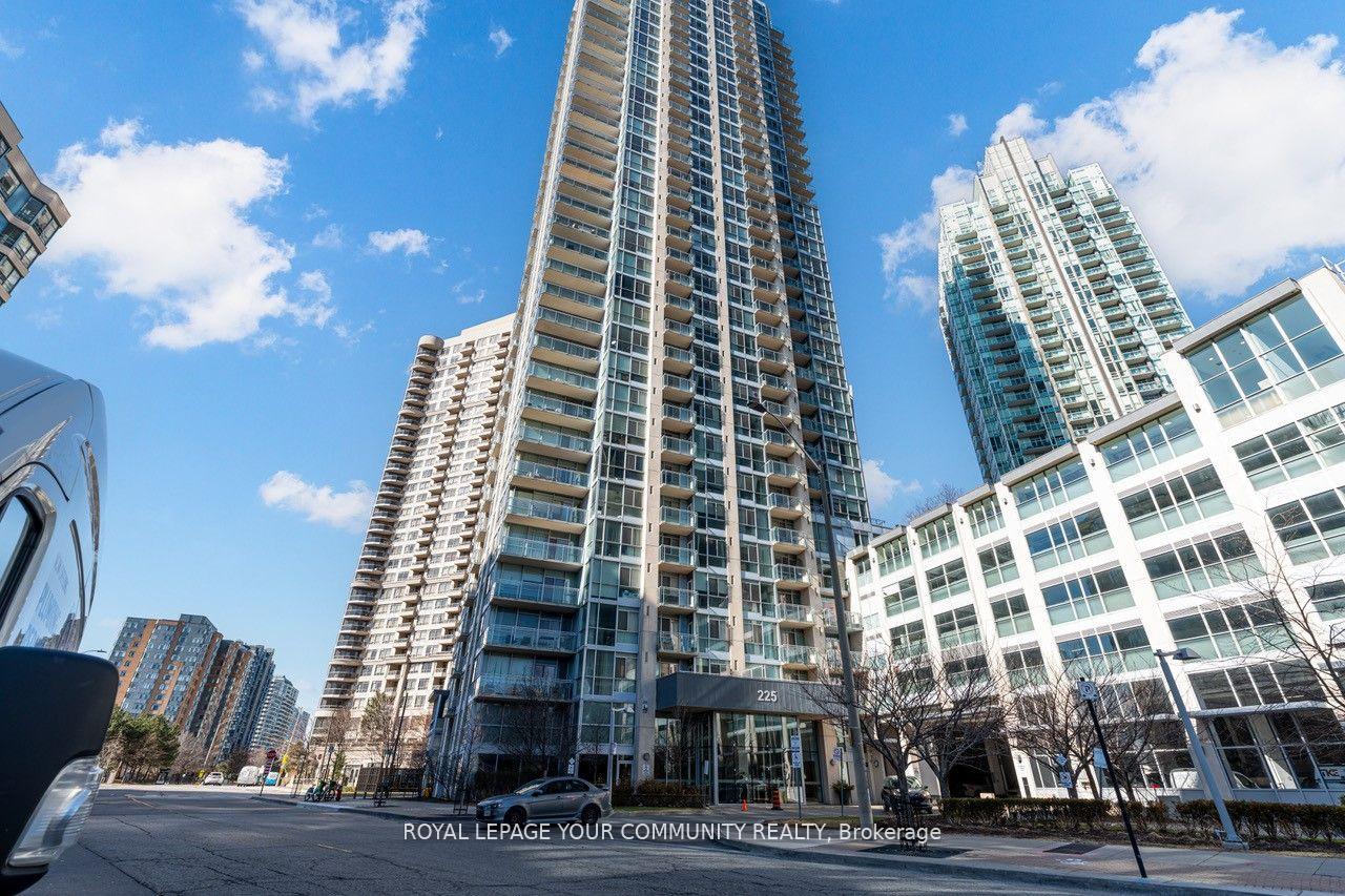 2 Bedrooms Condo at 225 Webb, Mississauga For sale