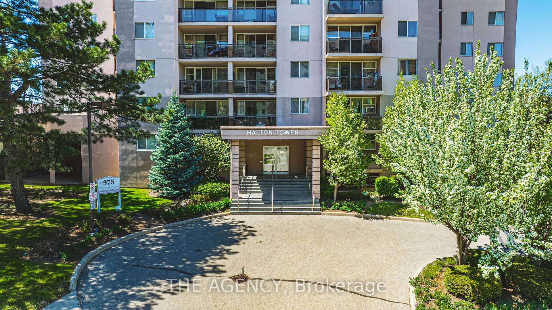 1 Bedroom Condo at 975 Warwick, Burlington For sale