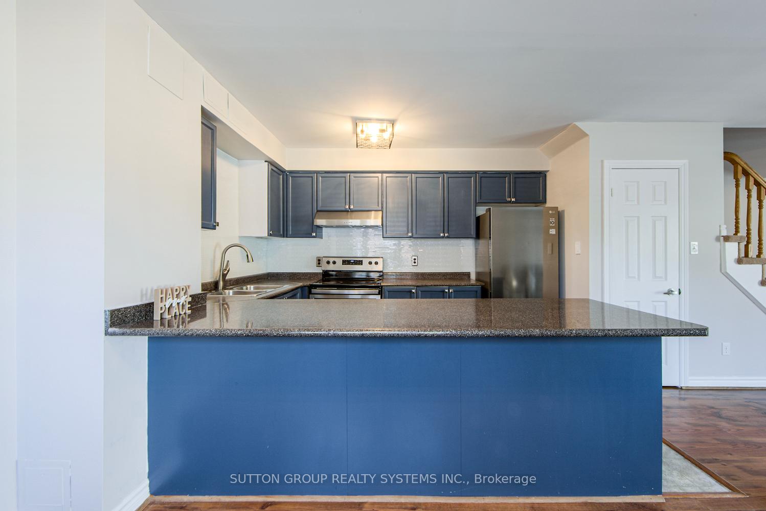 2 Bedrooms Condo at 1701 Lampman, Burlington For sale