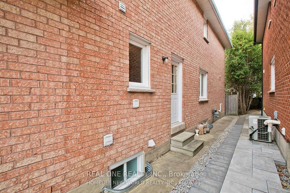 #BSMNT - 20 Canterbury Crt Crescent, Richmond Hill, ON L4C 9N3