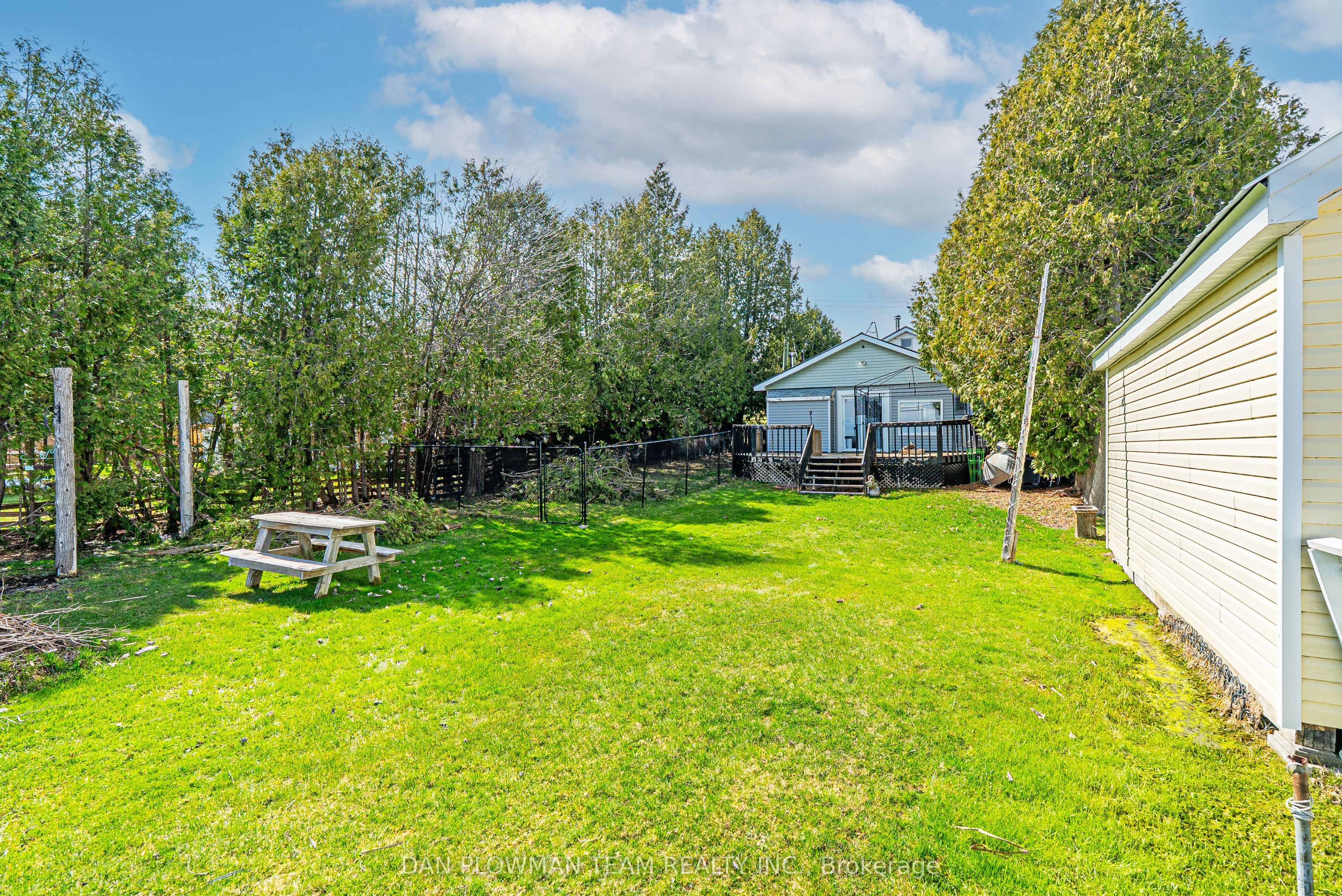32 Beach Road