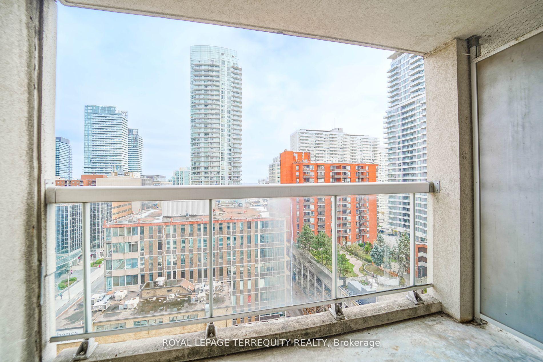 2 Bedrooms Condo at 43 Eglinton, Toronto For sale