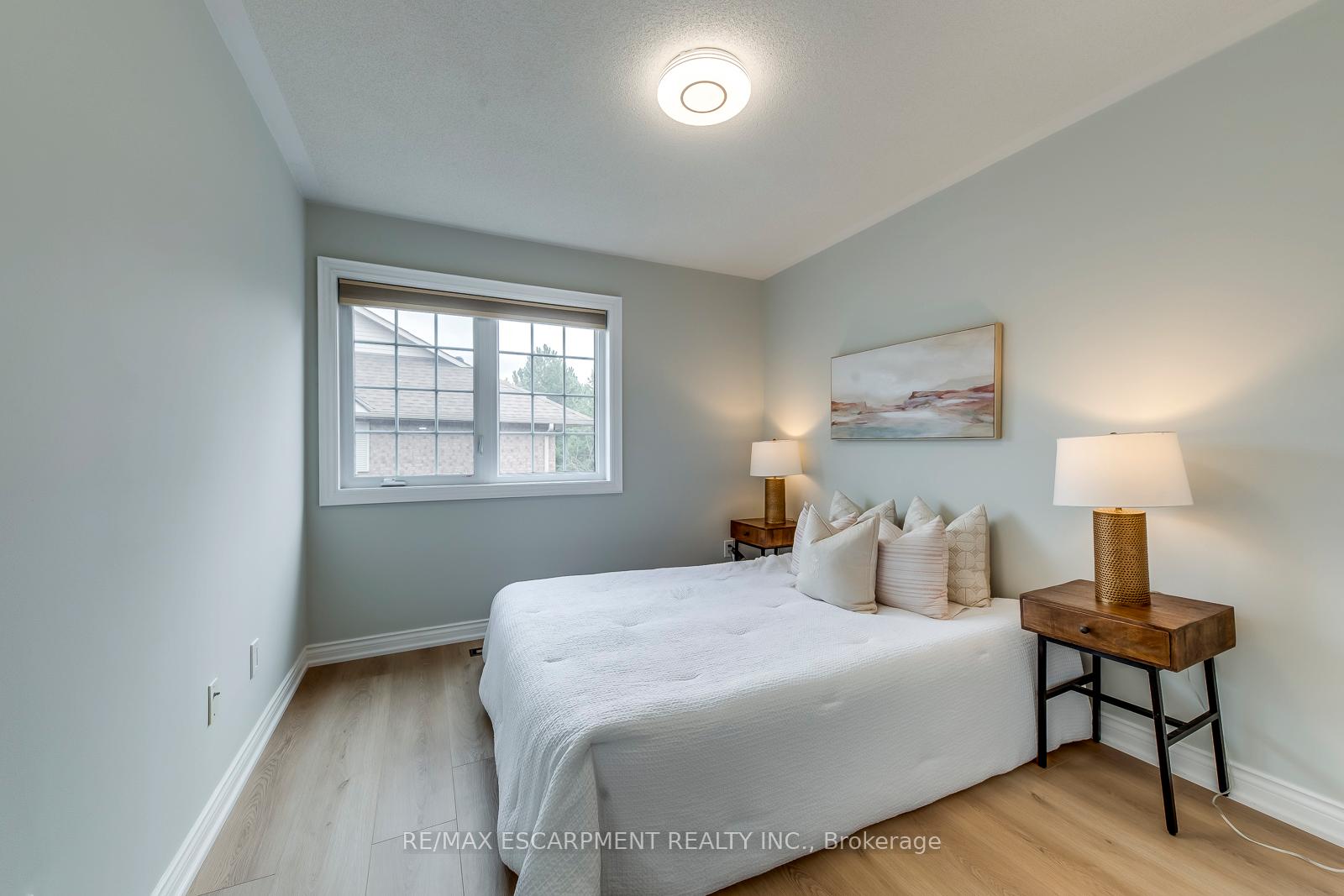 3 Bedrooms Condo at 2880 Headon Forest,  Burlington For sale