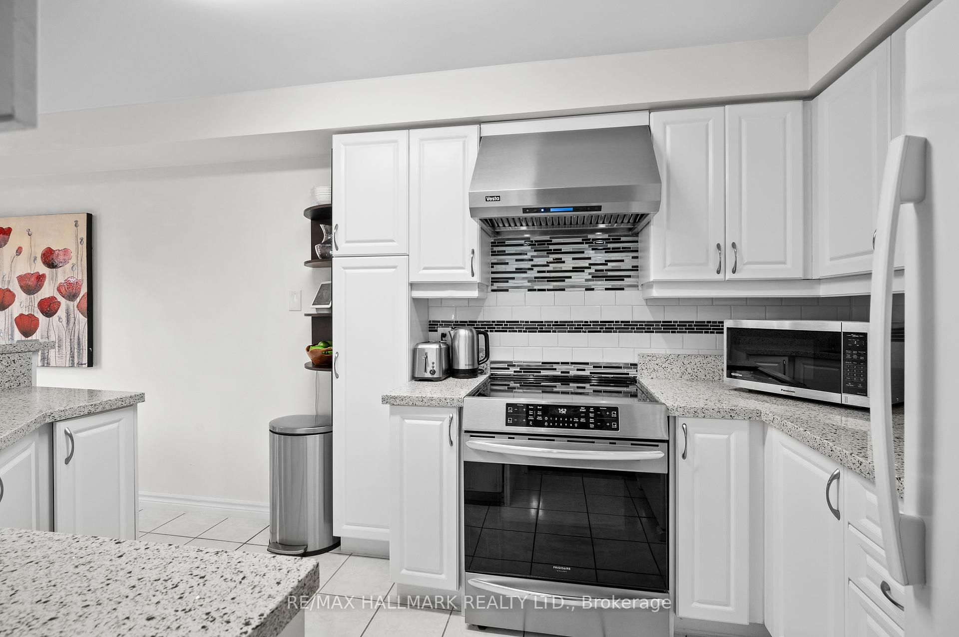 3 Bedrooms Condo at 5950 Glen Erin,  Mississauga For sale
