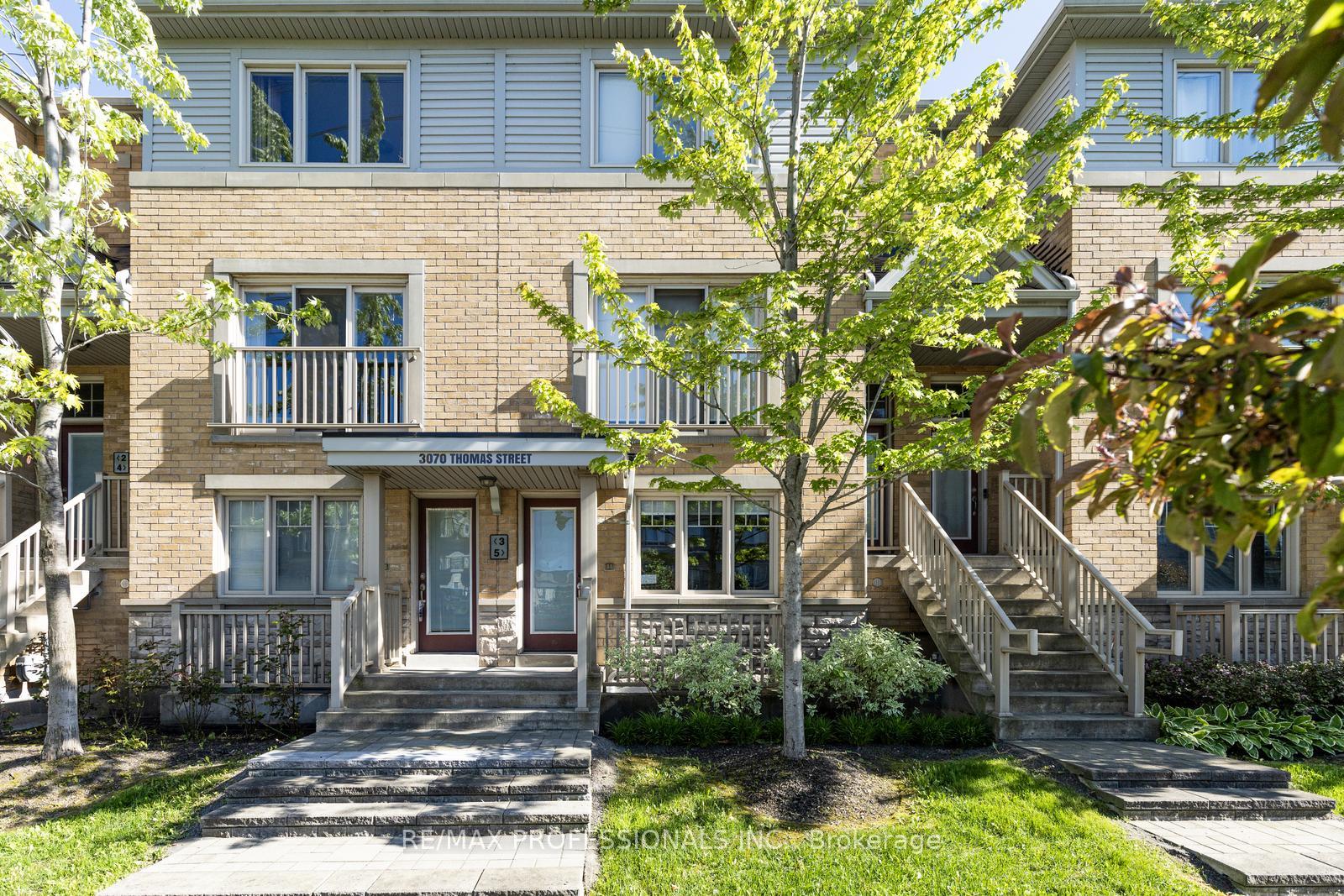 2 Bedrooms Condo at 3070 Thomas, Mississauga For sale