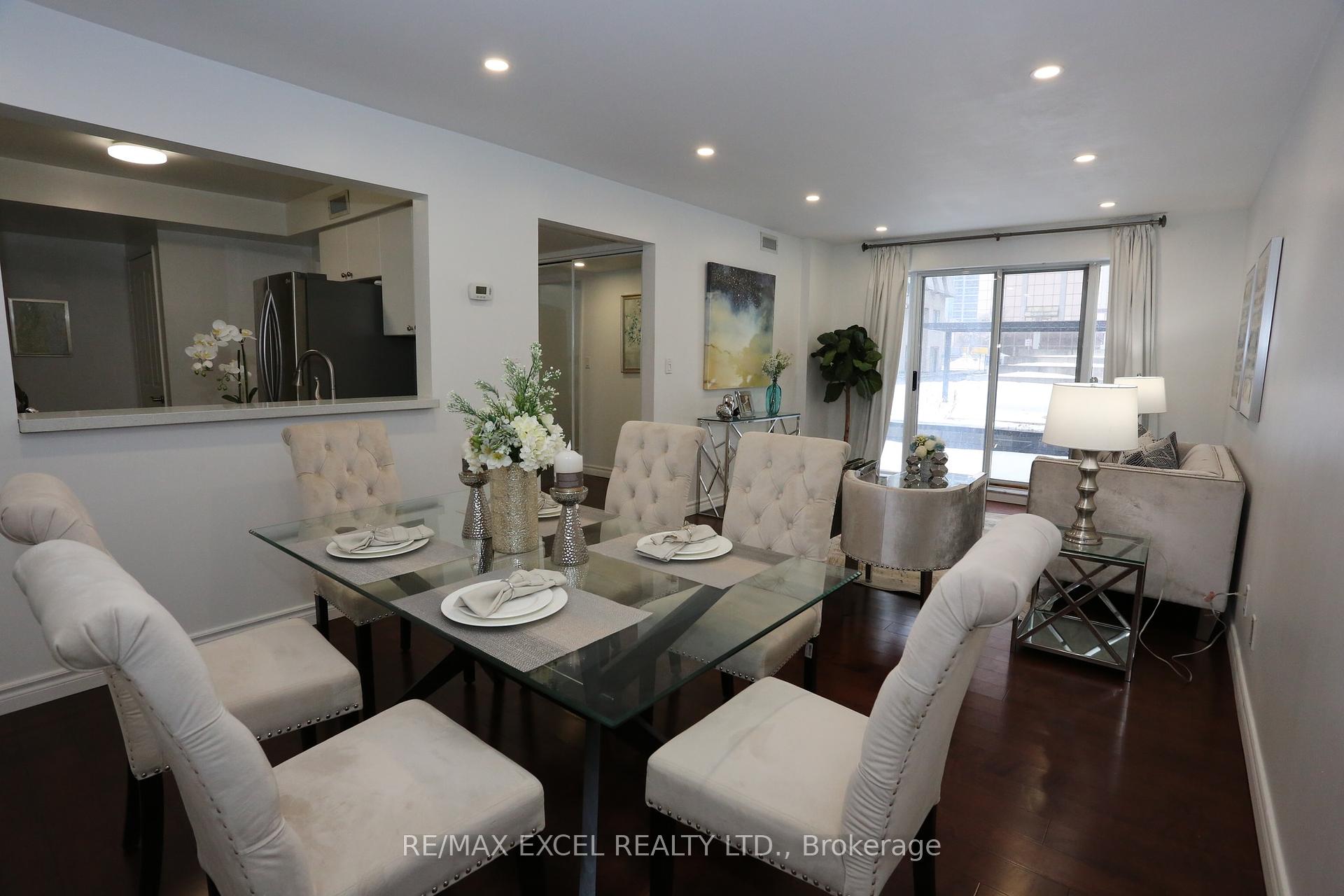 2 Bedrooms Condo at 38 Hollywood, Toronto For sale