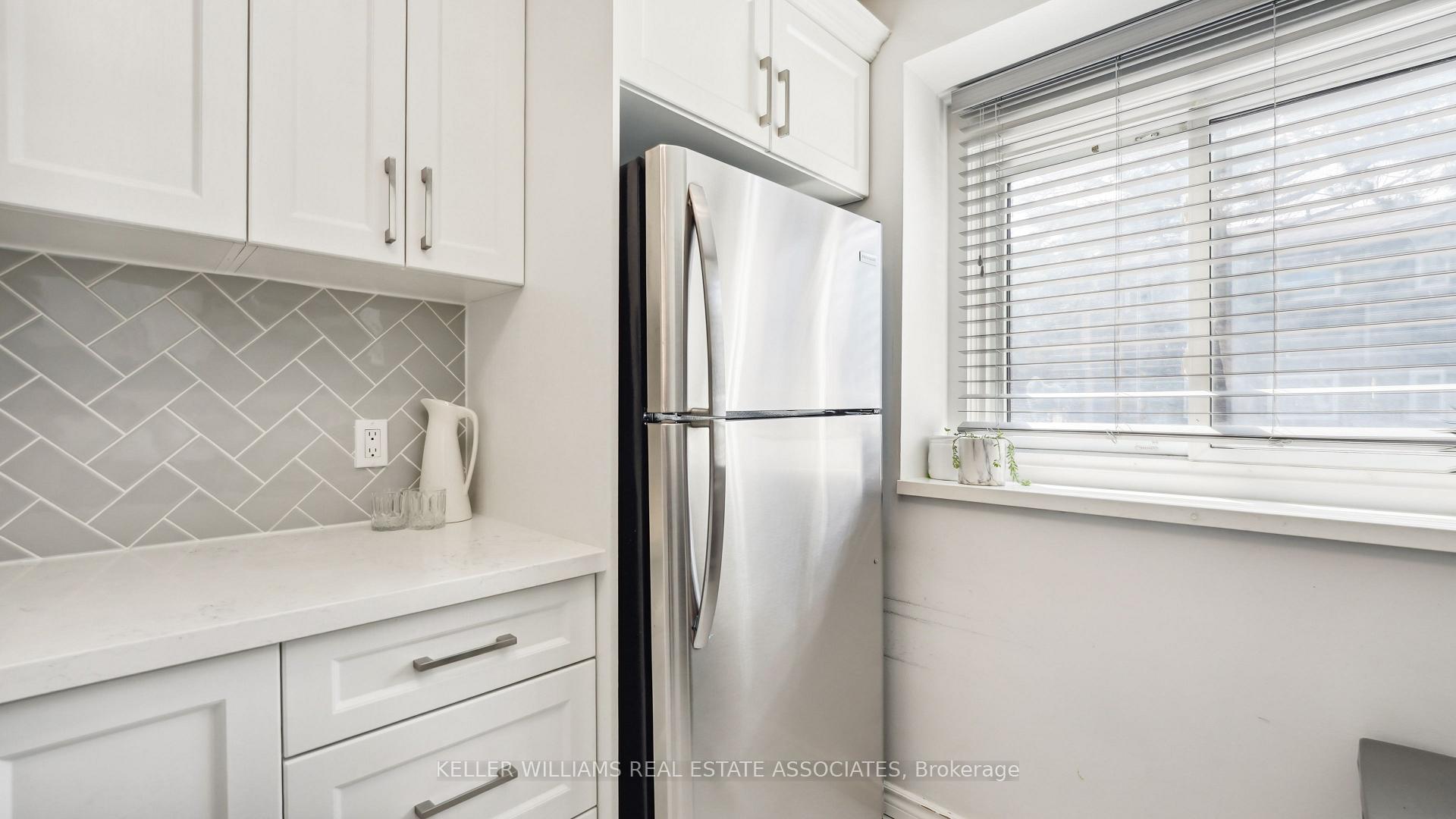 3 Bedrooms Condo at 6855 Glen Erin, Mississauga For sale