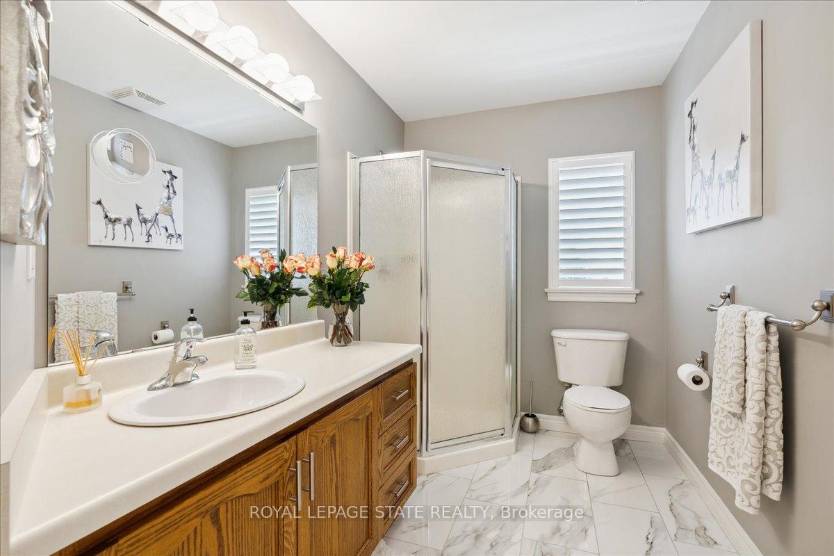 2 Bedrooms Condo at 484 Millen,  Hamilton For sale